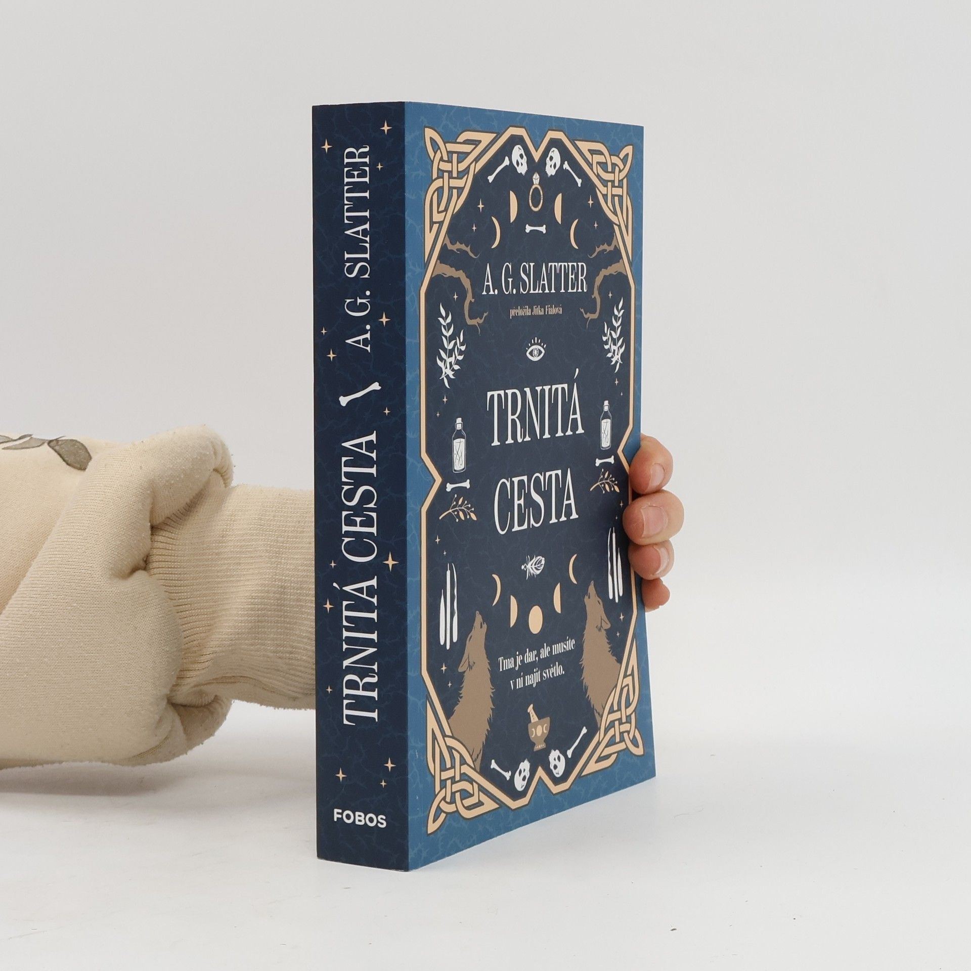 Angela Slatter Trnitá cesta