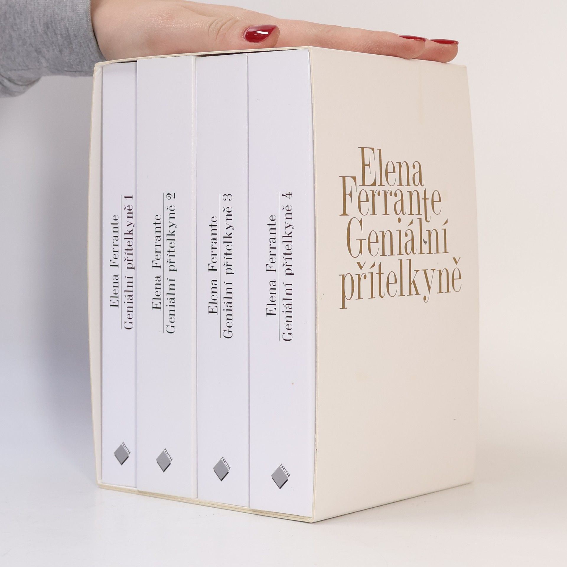 Elena Ferrante Geniální přítelkyně 1-4