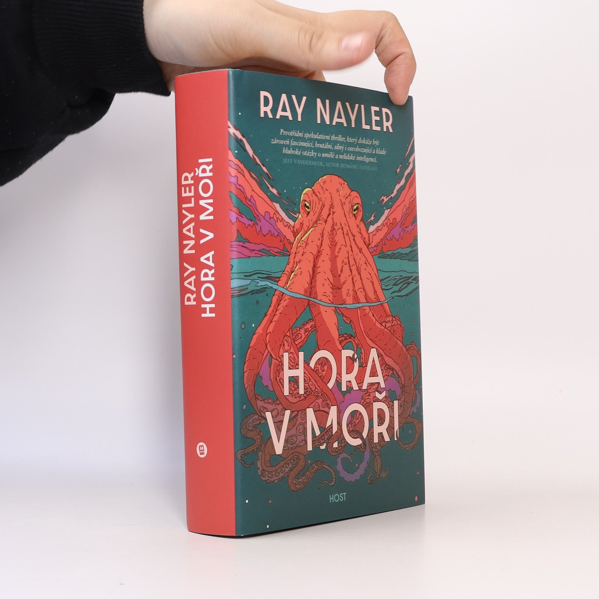 Ray Nayler Hora v moři