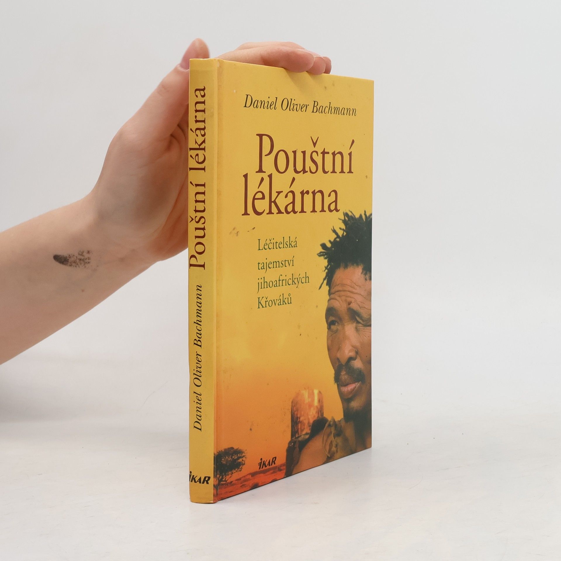 Daniel Oliver Bachmann Pouštní lékárna: Léčitelská tajemství jihoafrických Křováků