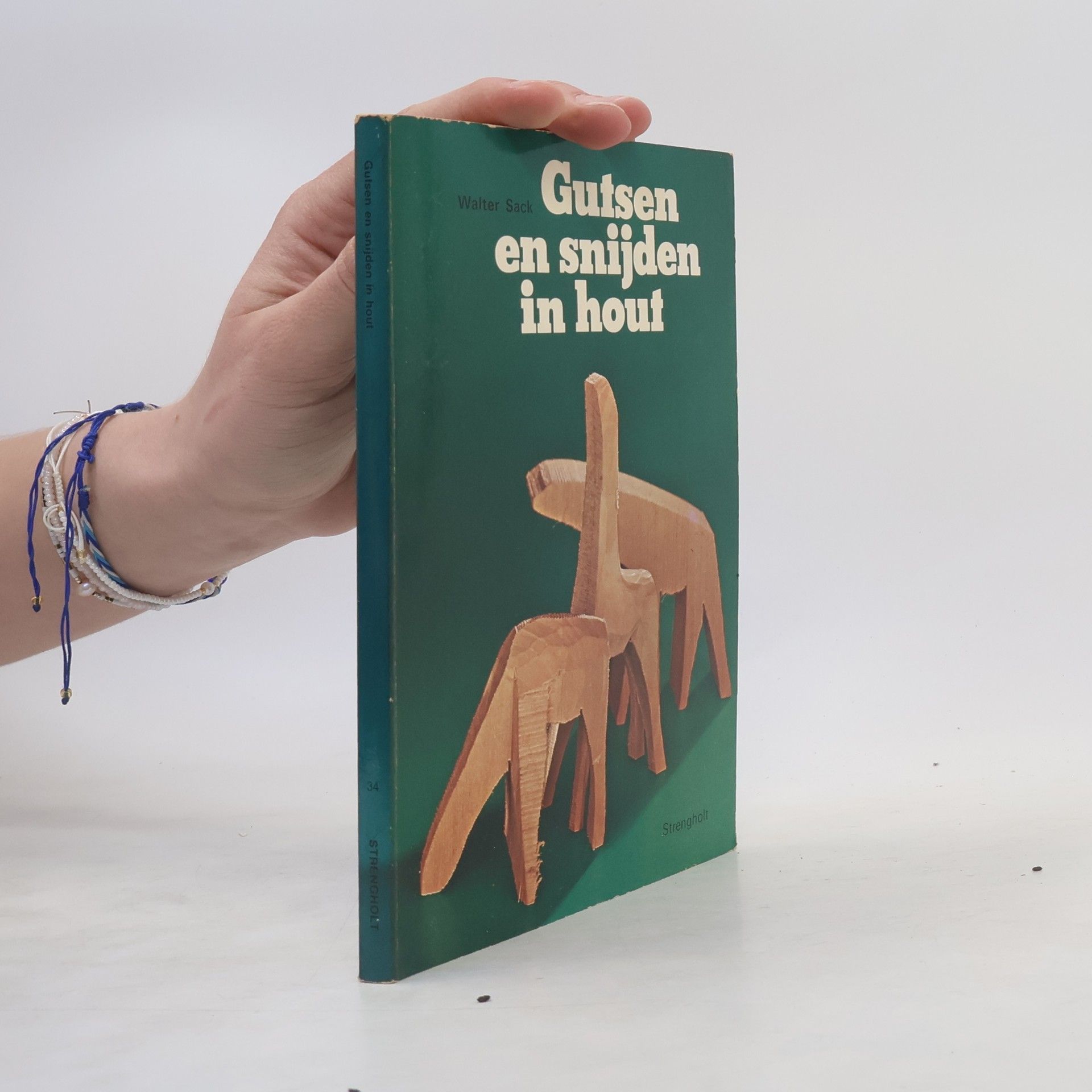 Gutsen en snijden in hout