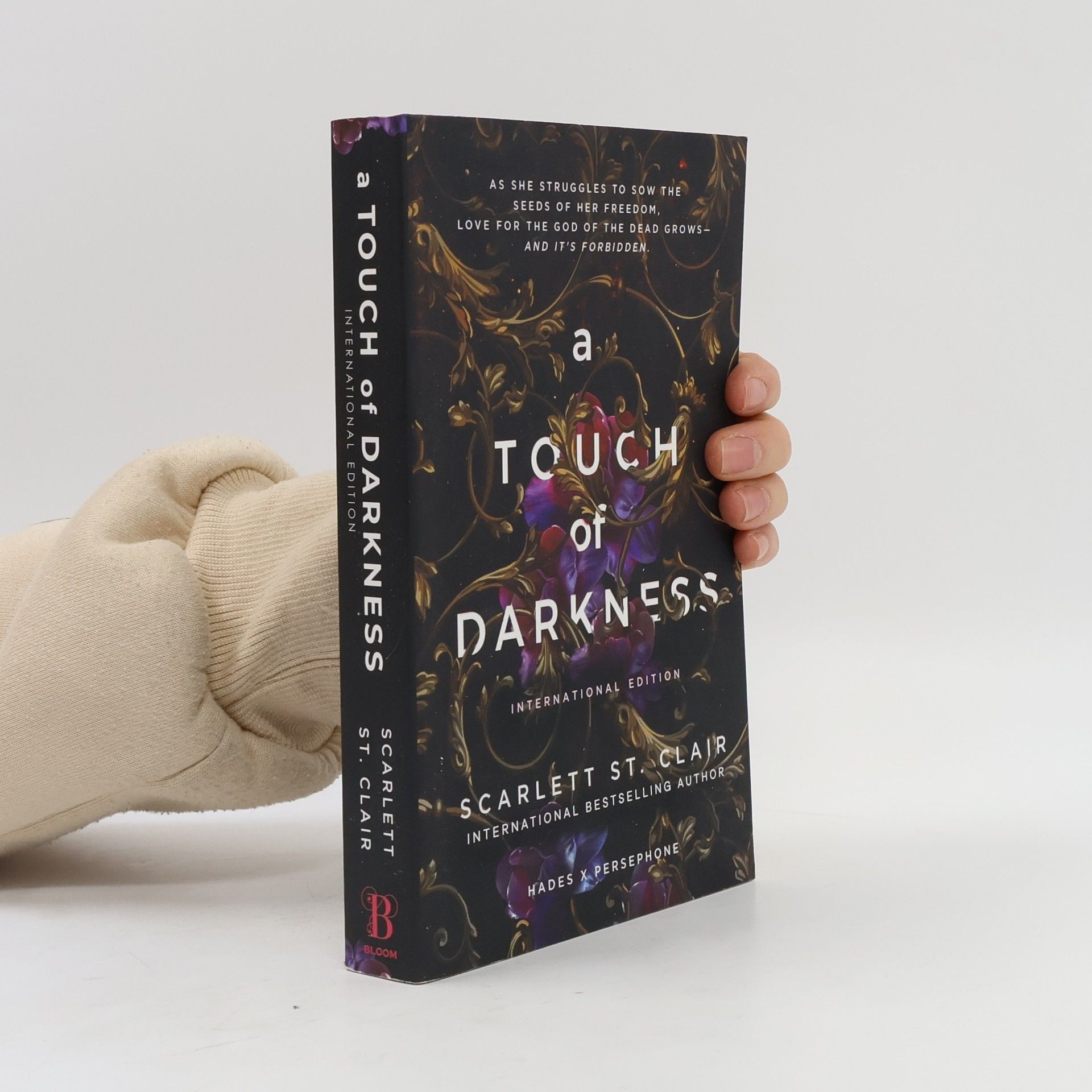 Scarlett St. Clair A Touch of Darkness