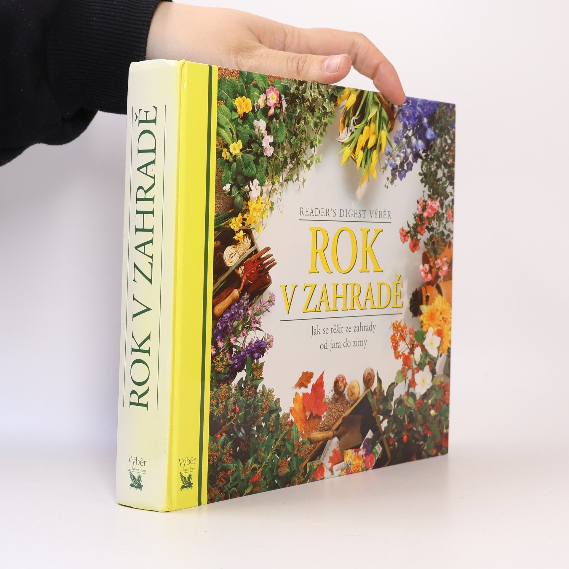 Autorenkollektiv Rok v zahradě. Jak se těšit ze zahrady od jara do zimy