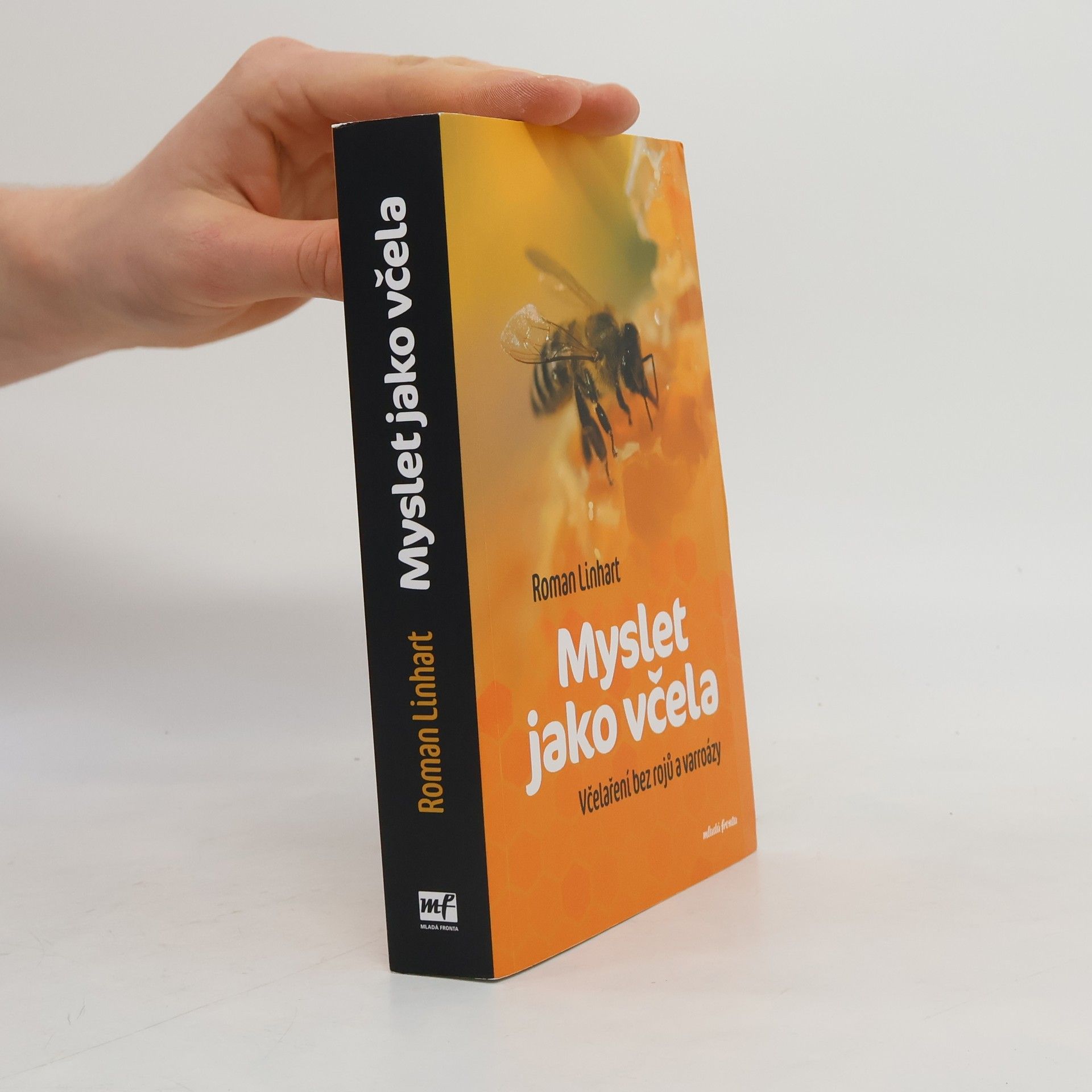 Roman Linhart Myslet jako včela : včelaření bez rojů a varroázy