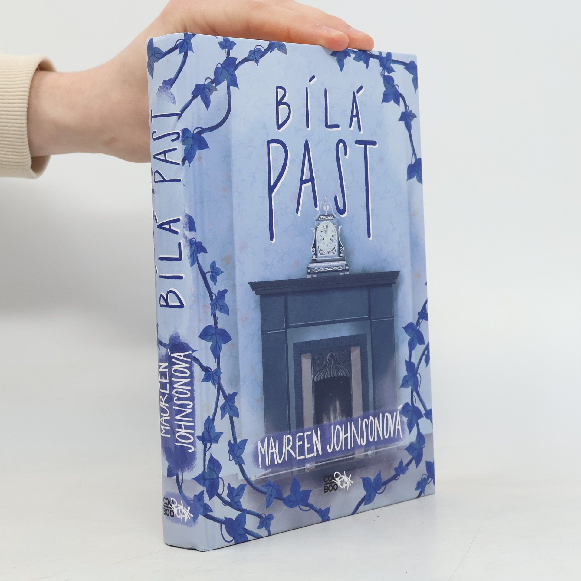 Maureen Johnson Bílá past