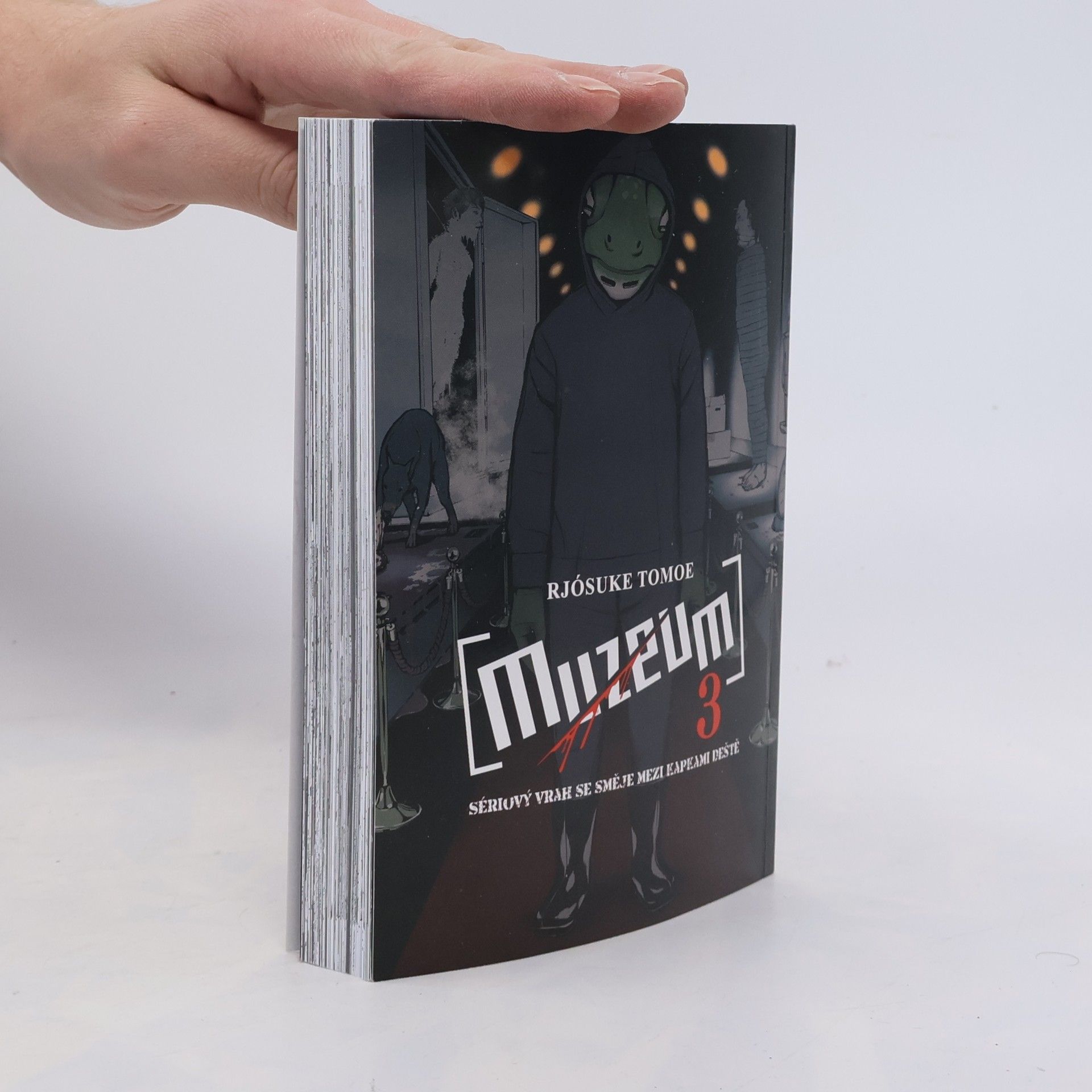 Muzeum 3. Sériový vrah se směje mezi kapkami deště