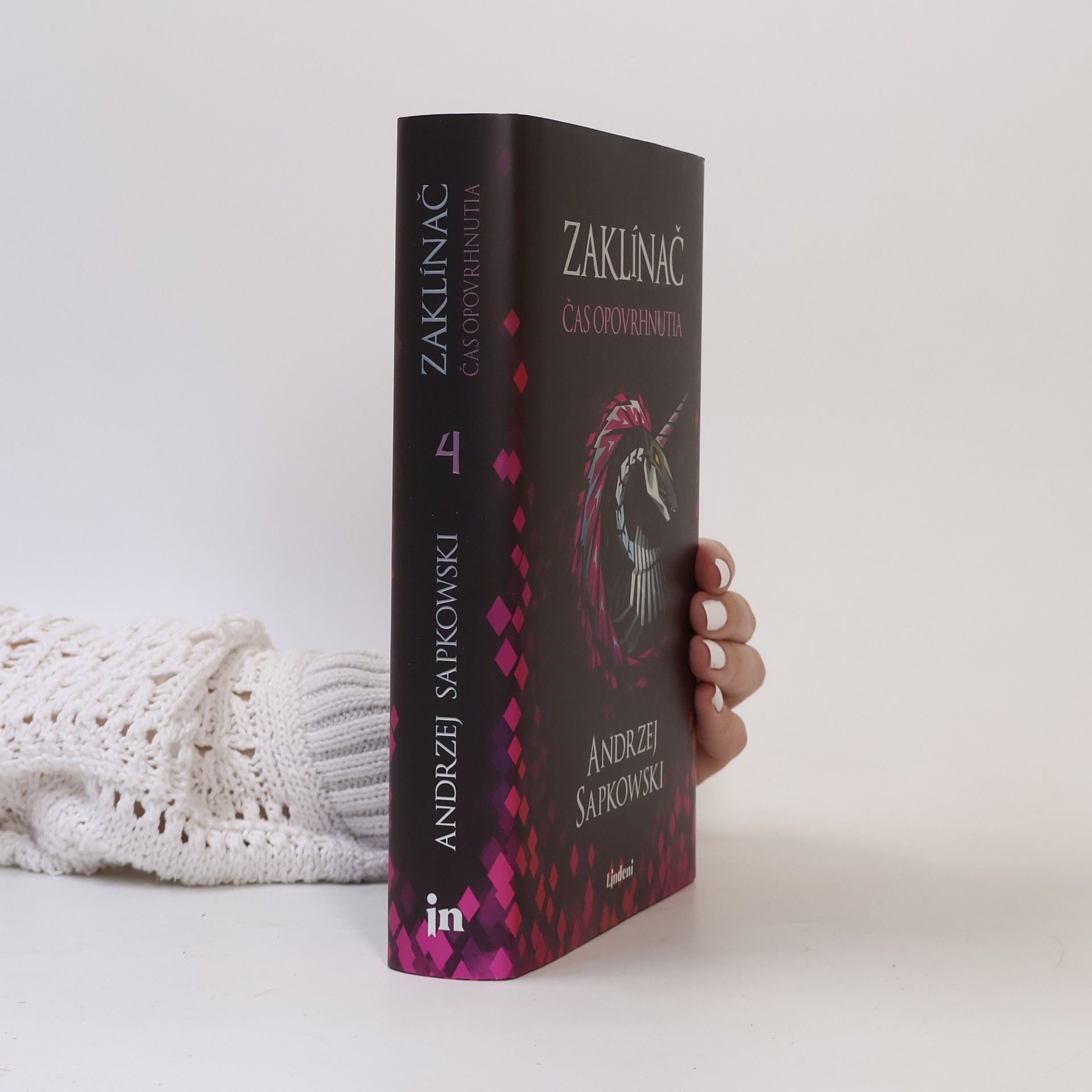 Andrzej Sapkowski Zaklínač IV. - čas opovrhnutia