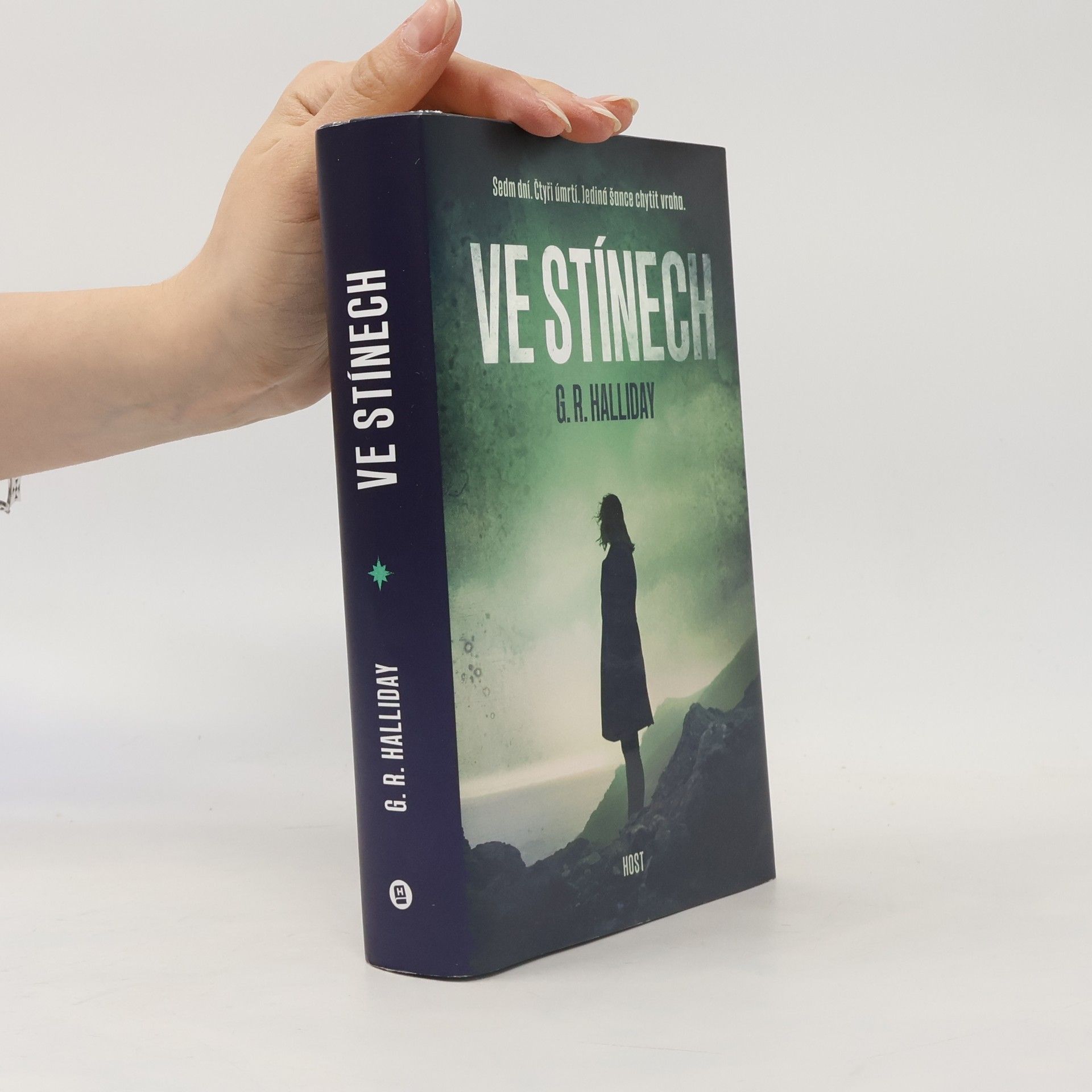 G. R. Halliday Ve stínech