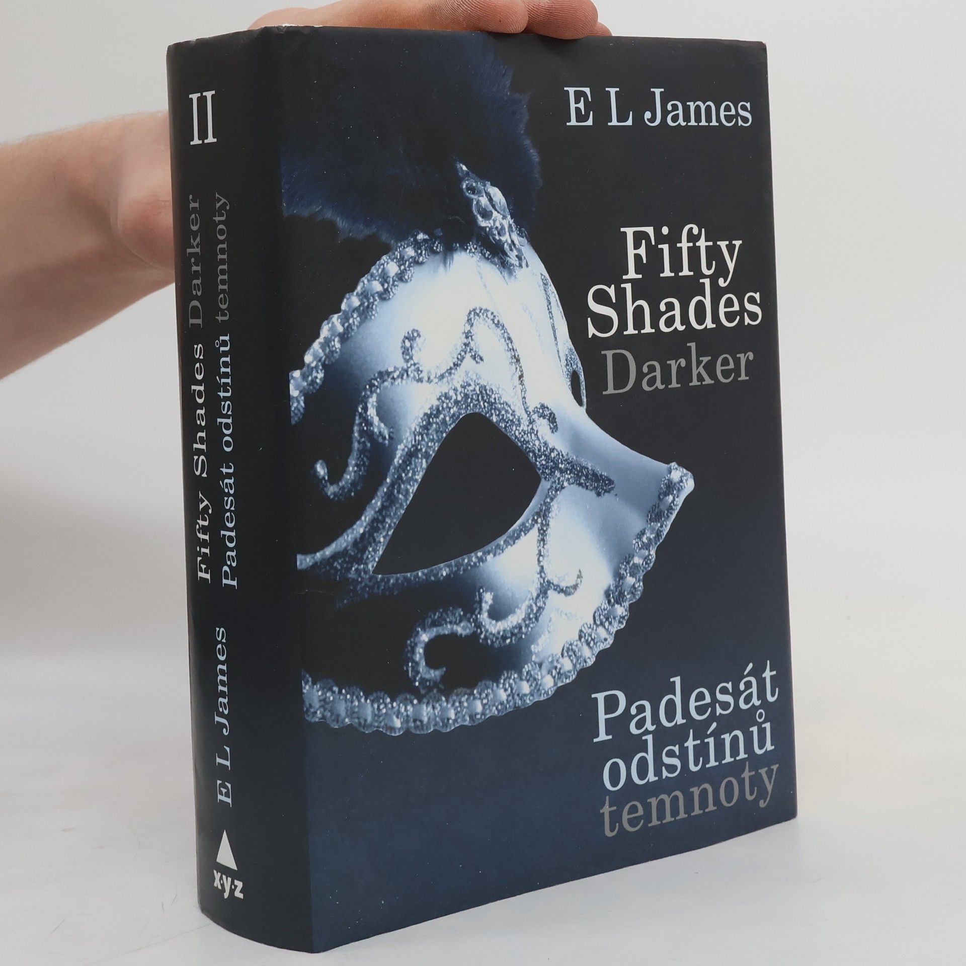 E. L. James Padesát odstínů temnoty