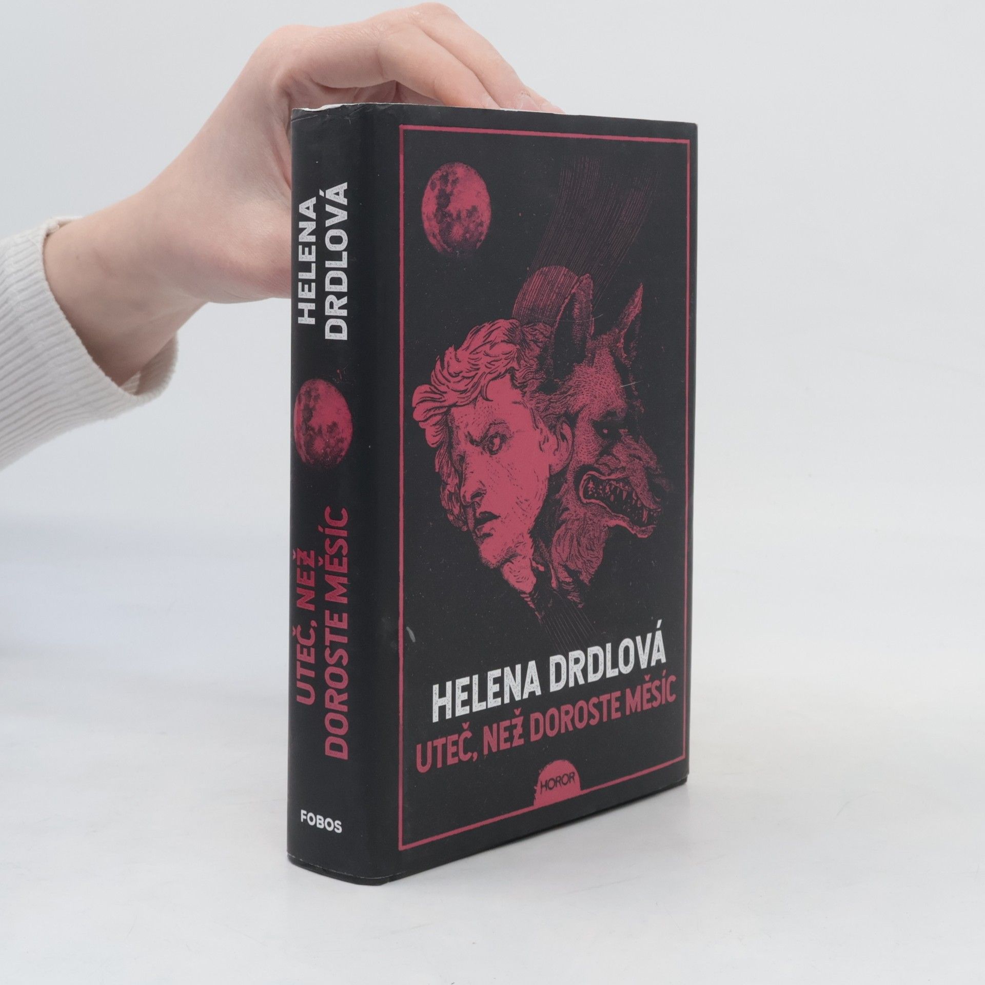 Helena Drdlová Uteč, než doroste měsíc