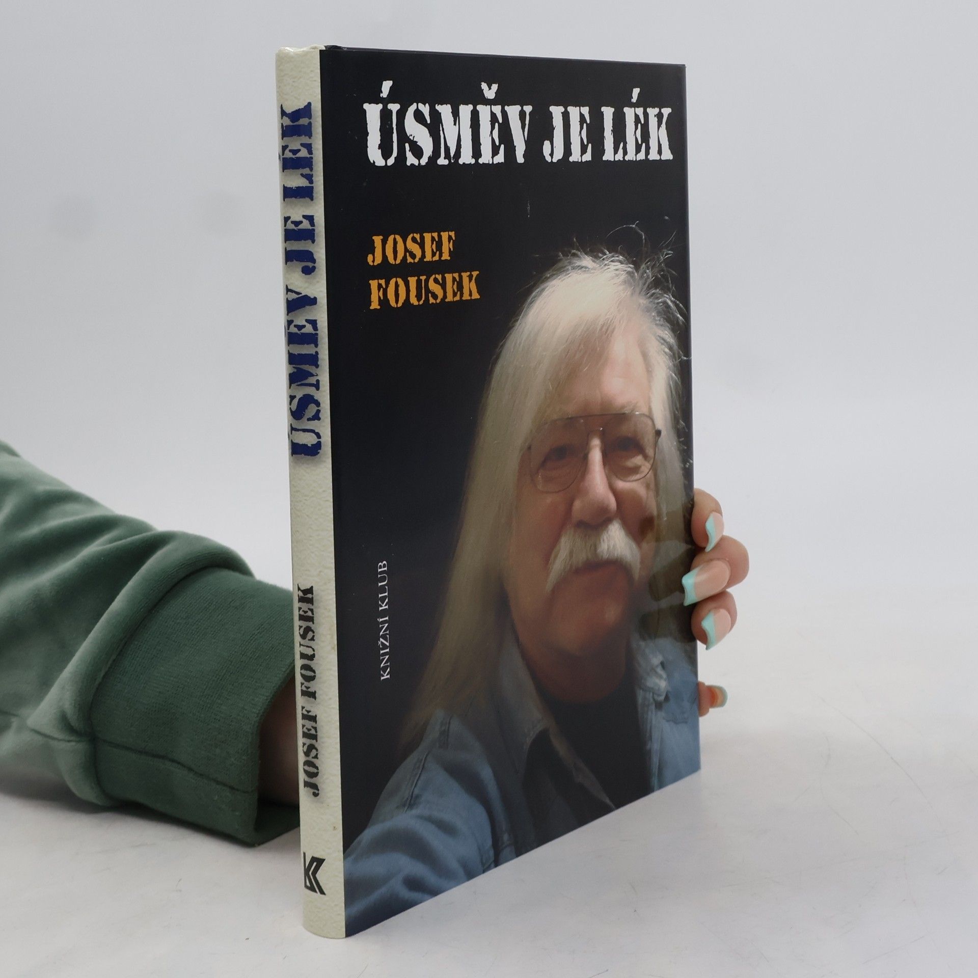 Úsměv je lék: Příběhy, fejetony, texty, básně, satira