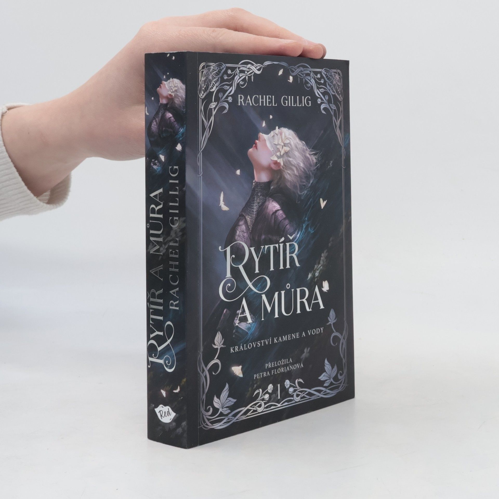 Rachel Gillig Království kamene a vody. Kniha I. Rytíř a můra