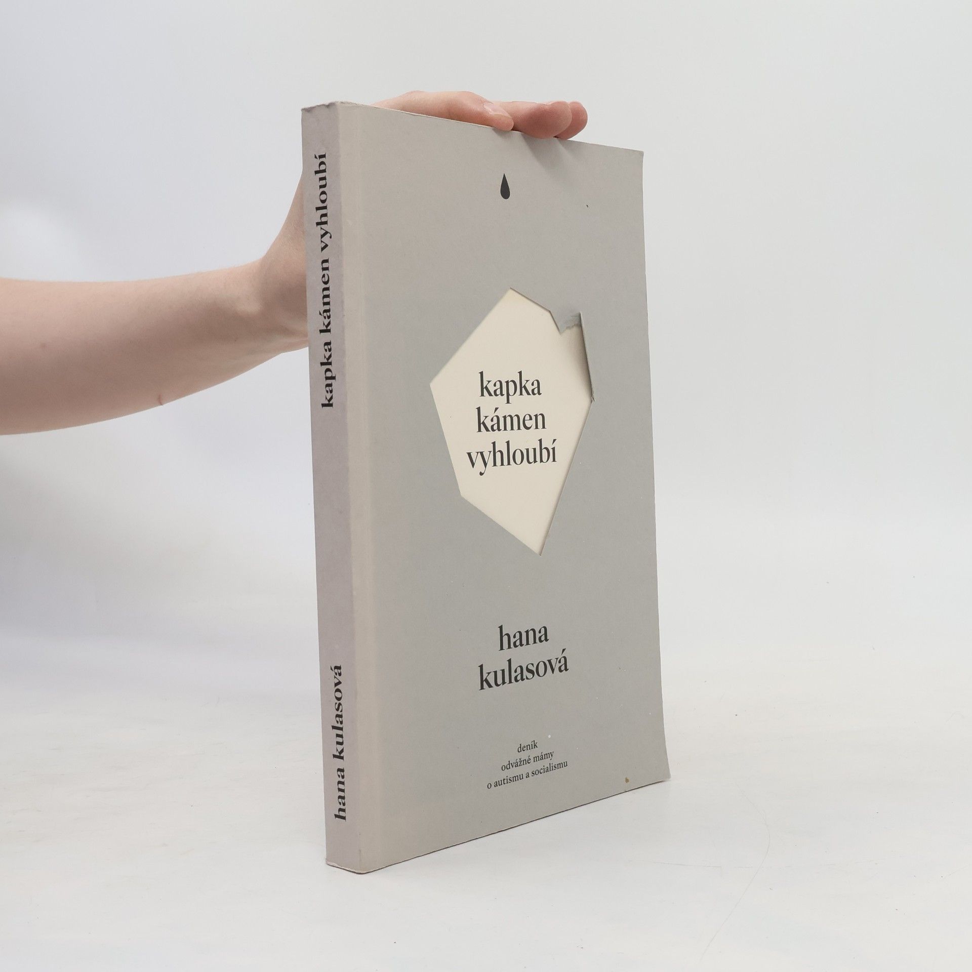 Hana Kulasová Kapka kámen vyhloubí