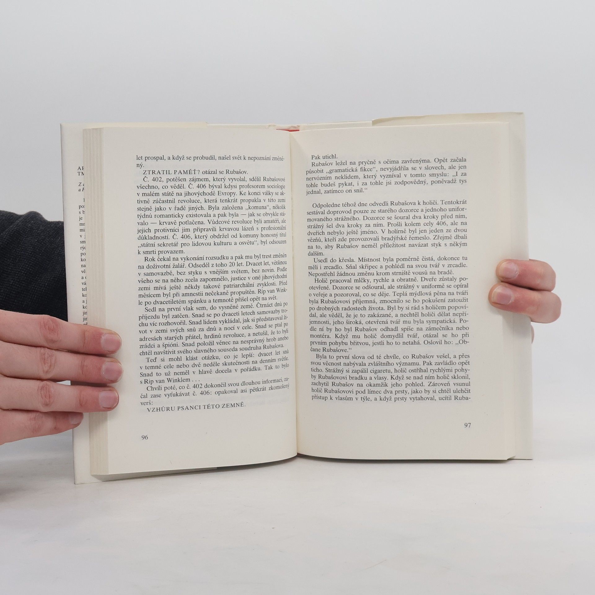 Arthur Koestler Tma o polednách