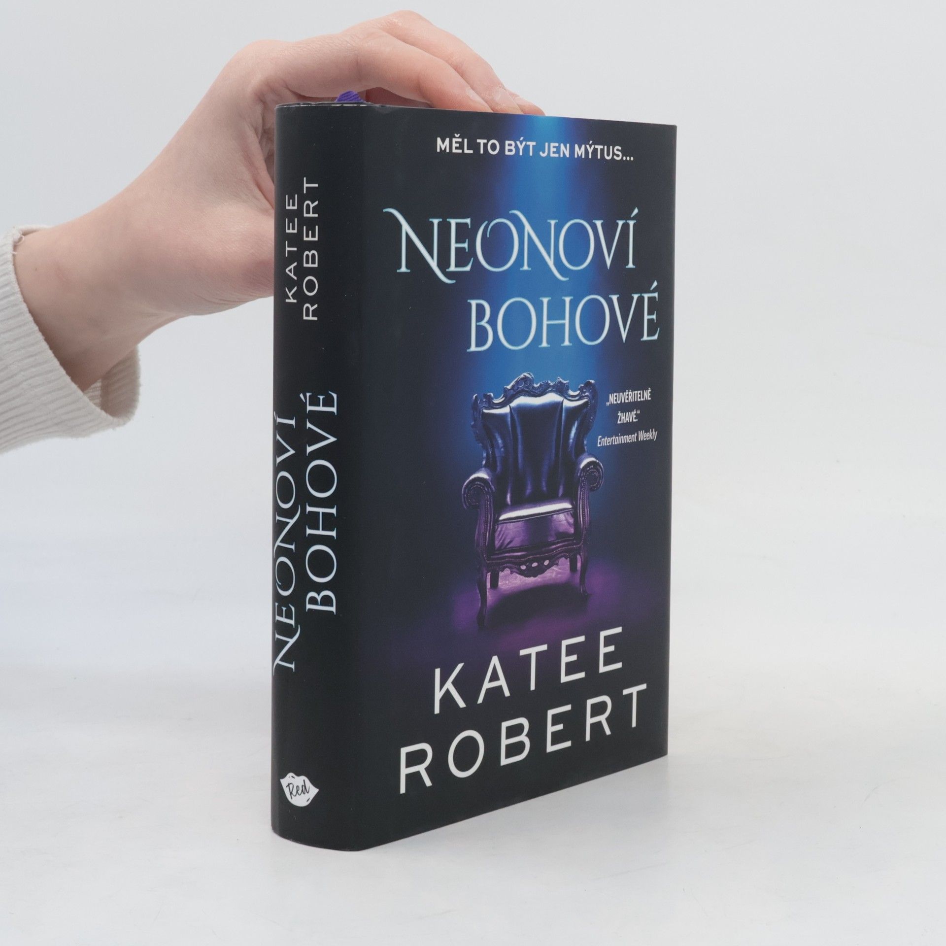 Katee Robert Neonoví bohové
