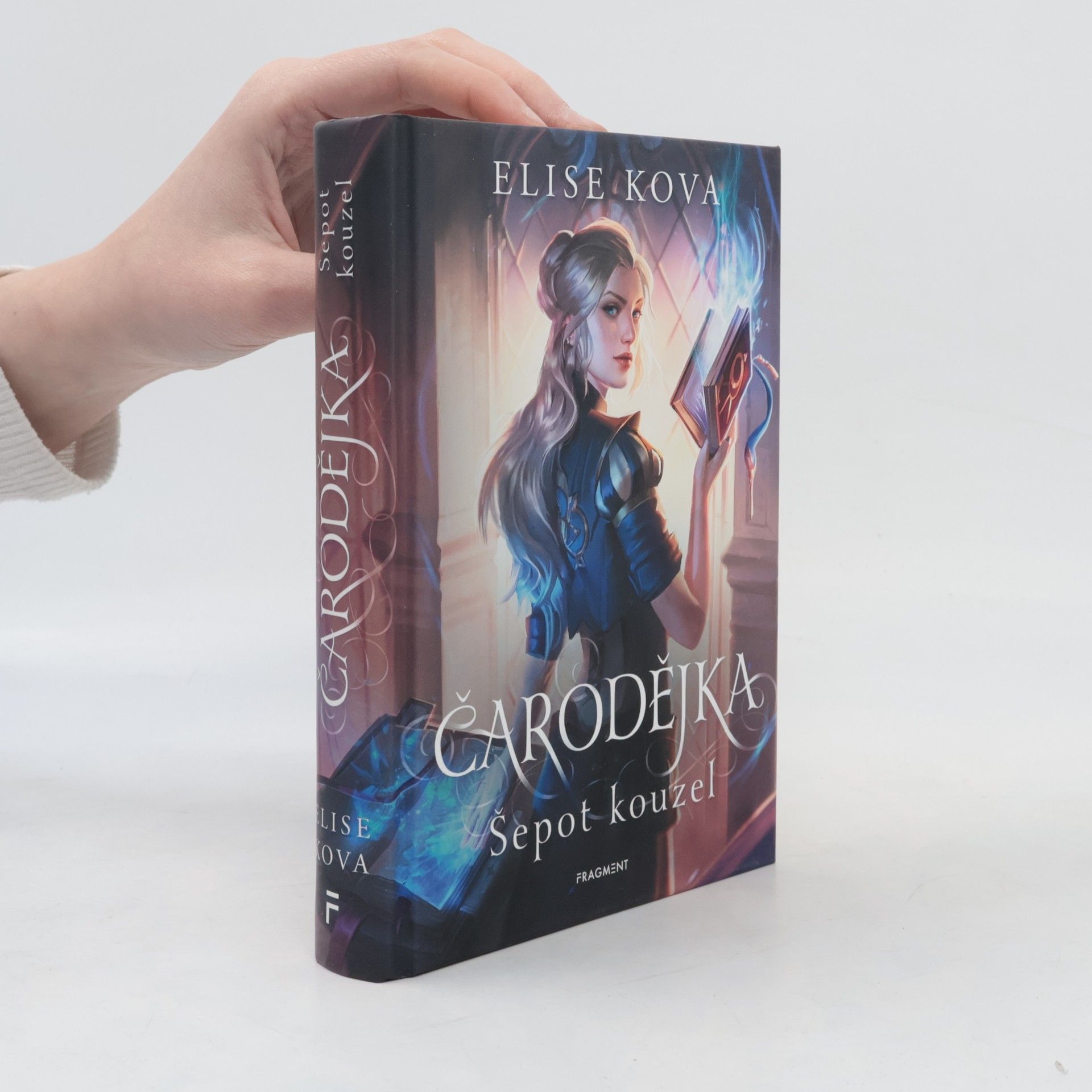 Elise Kova Čarodějka. Šepot kouzel