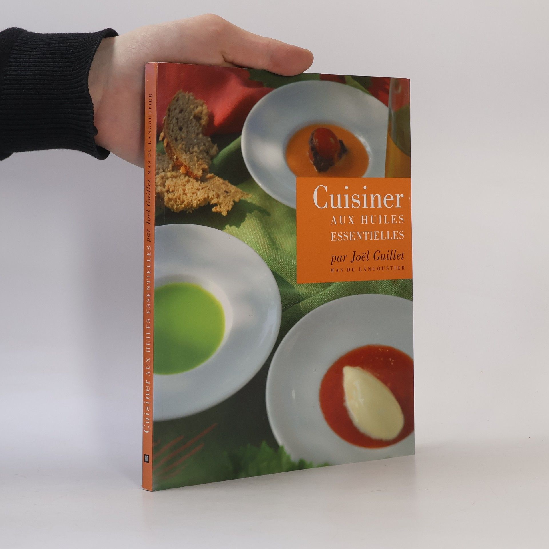 Joël Guillet Cuisiner aux huiles essentielles