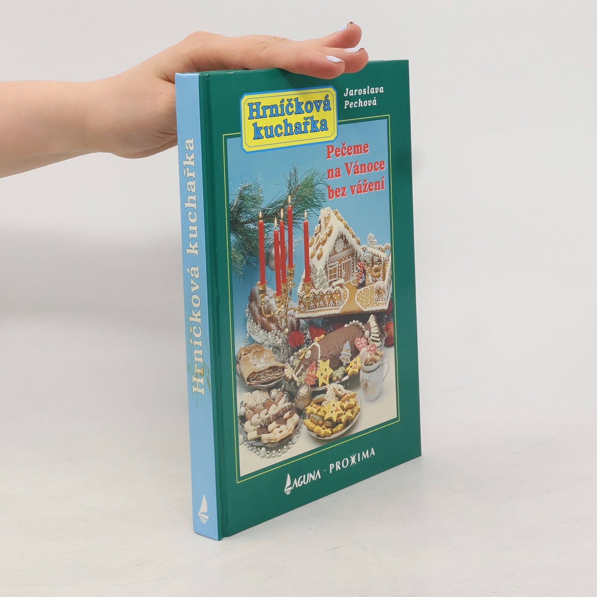 Hrníčková kuchařka. Pečeme na Vánoce bez vážení