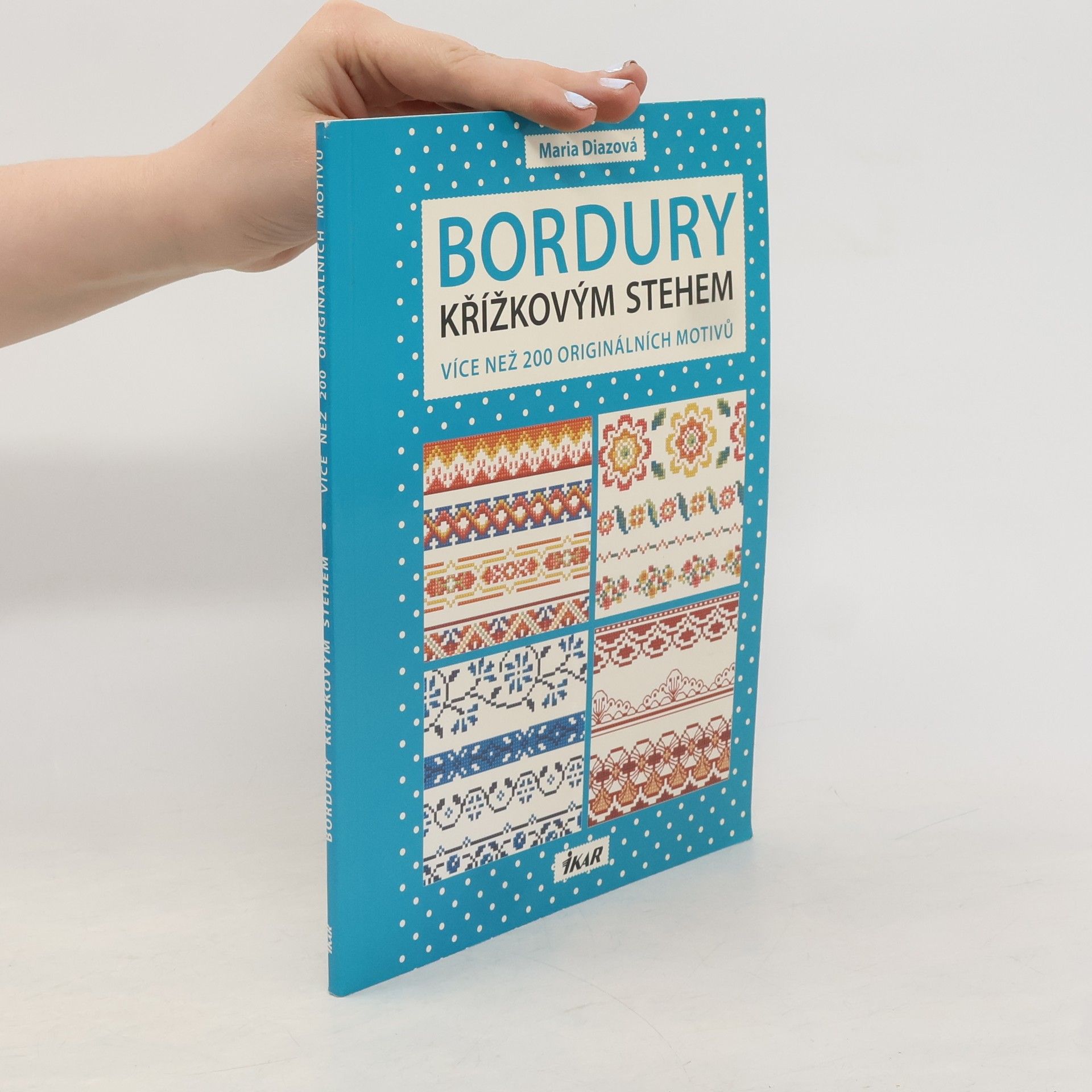 Maria Diaz Bordury křížkovým stehem