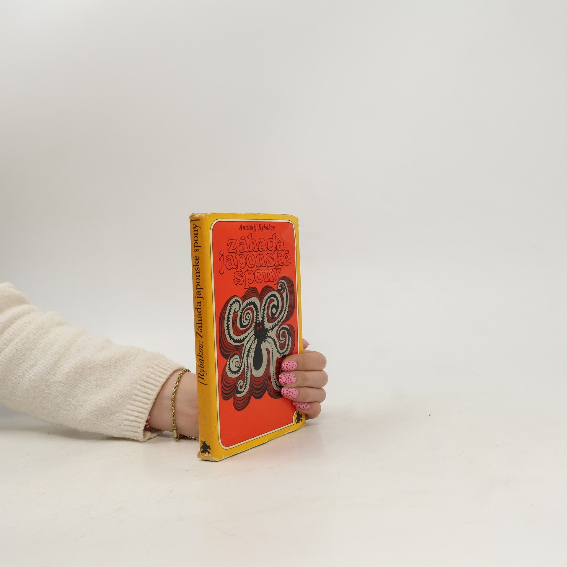 Anatolij Rybakov Záhada japonské spony