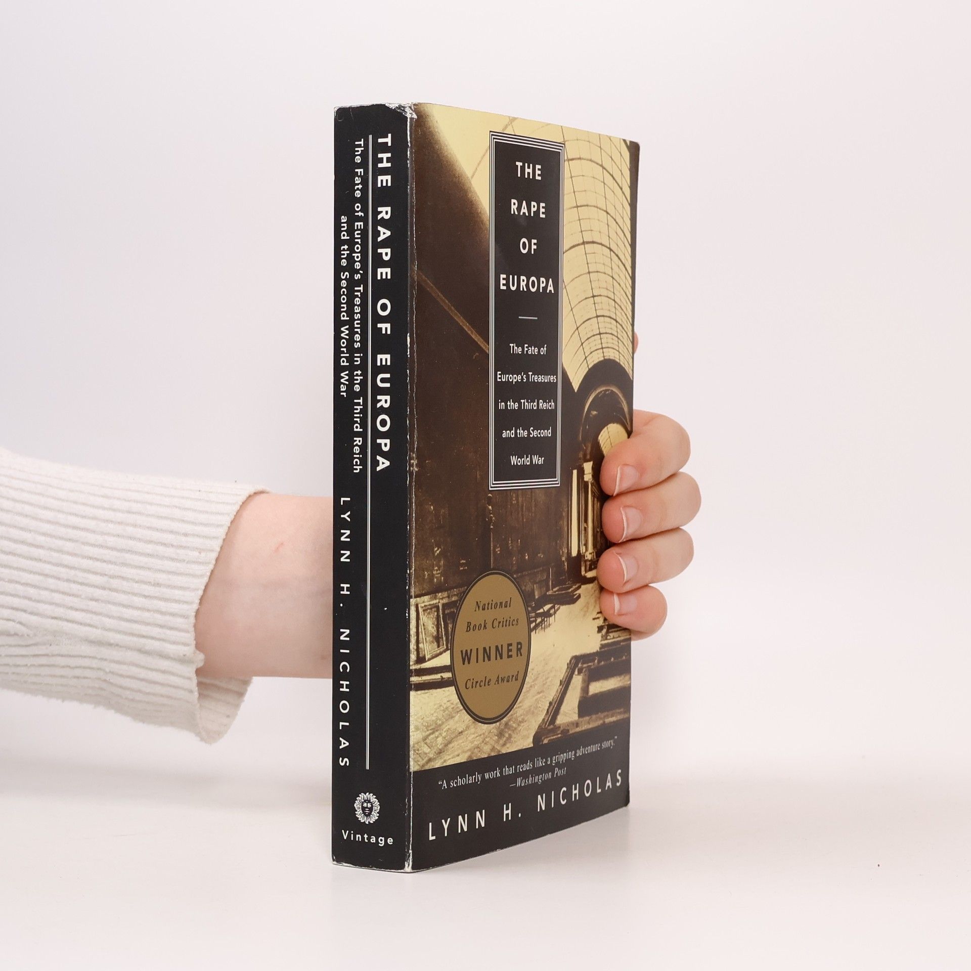 Nicholas Lynn H. The Rape of Europa