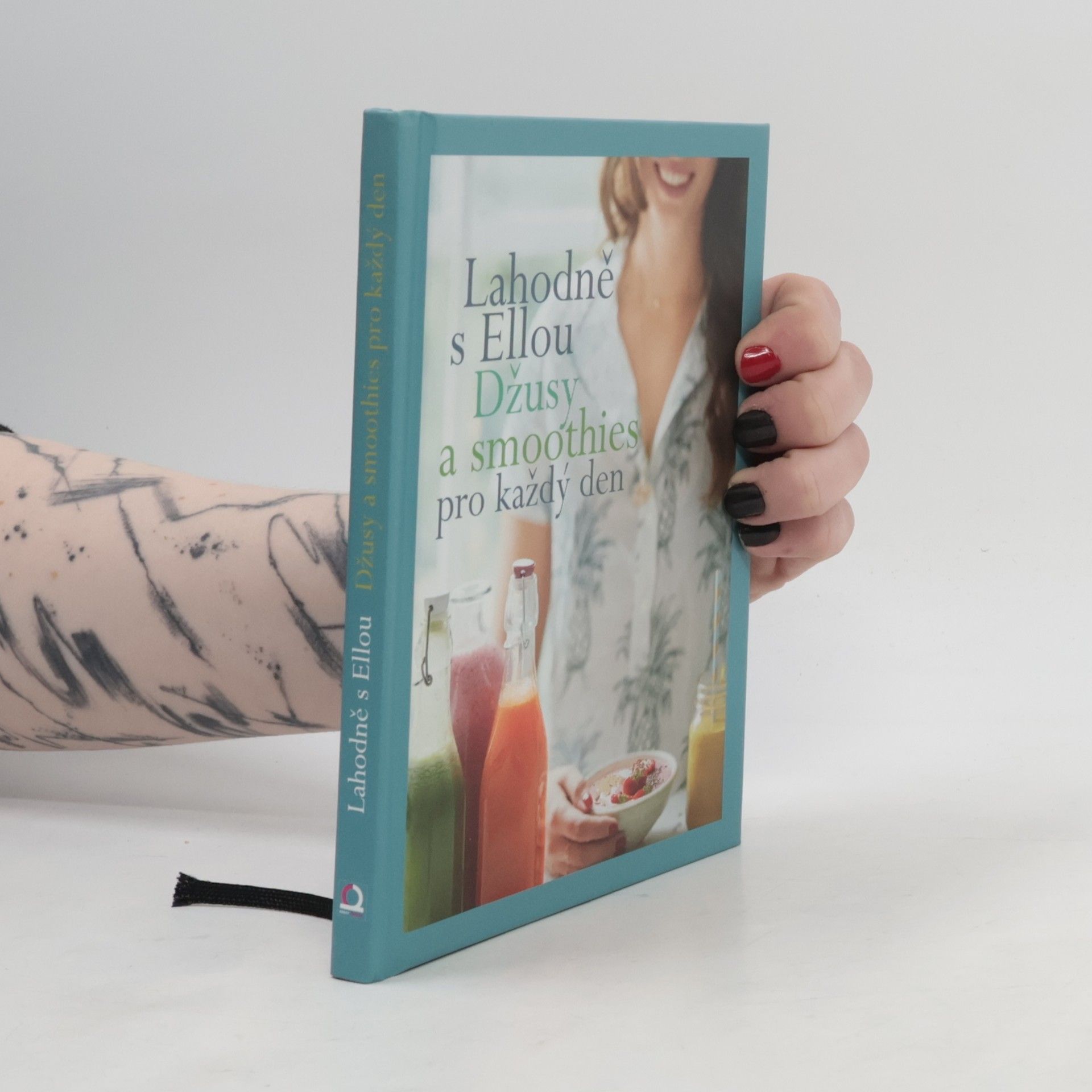 Ella Mills Lahodně s Ellou. Džusy a smoothies pro každý den