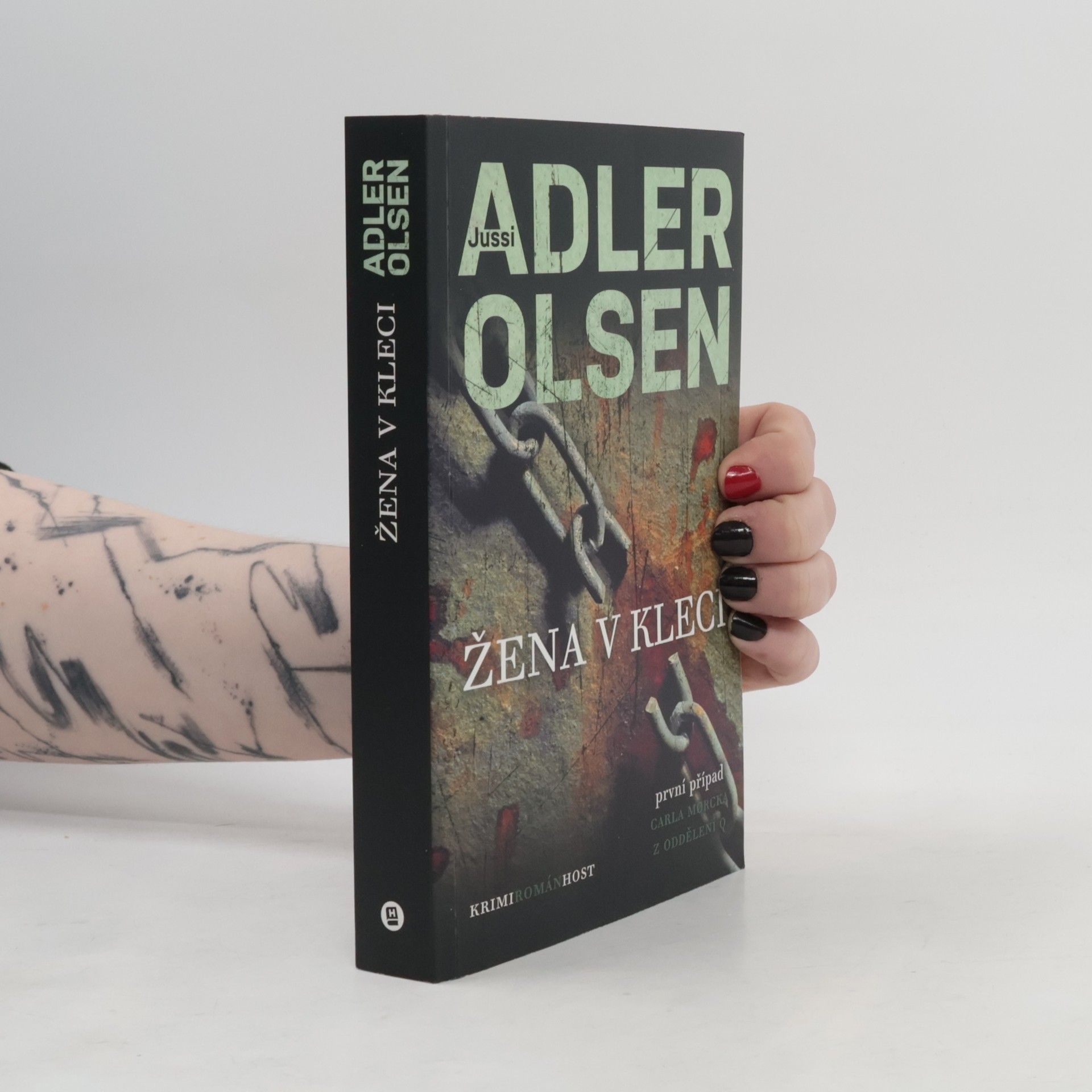 Žena v kleci