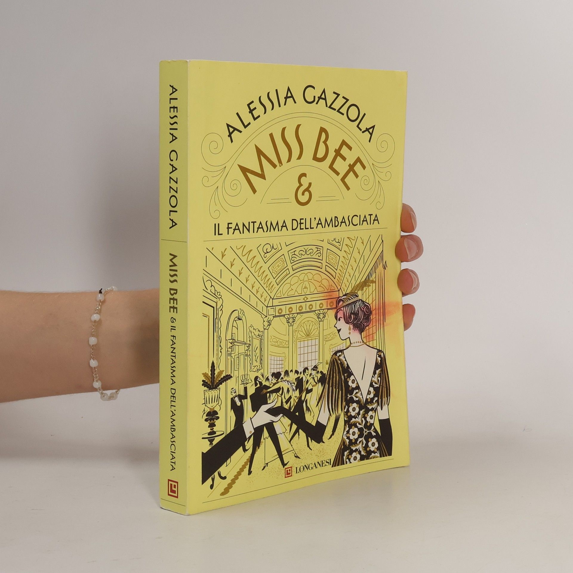 Alessia Gazzola Miss Bee e il fantasma dell'ambasciata