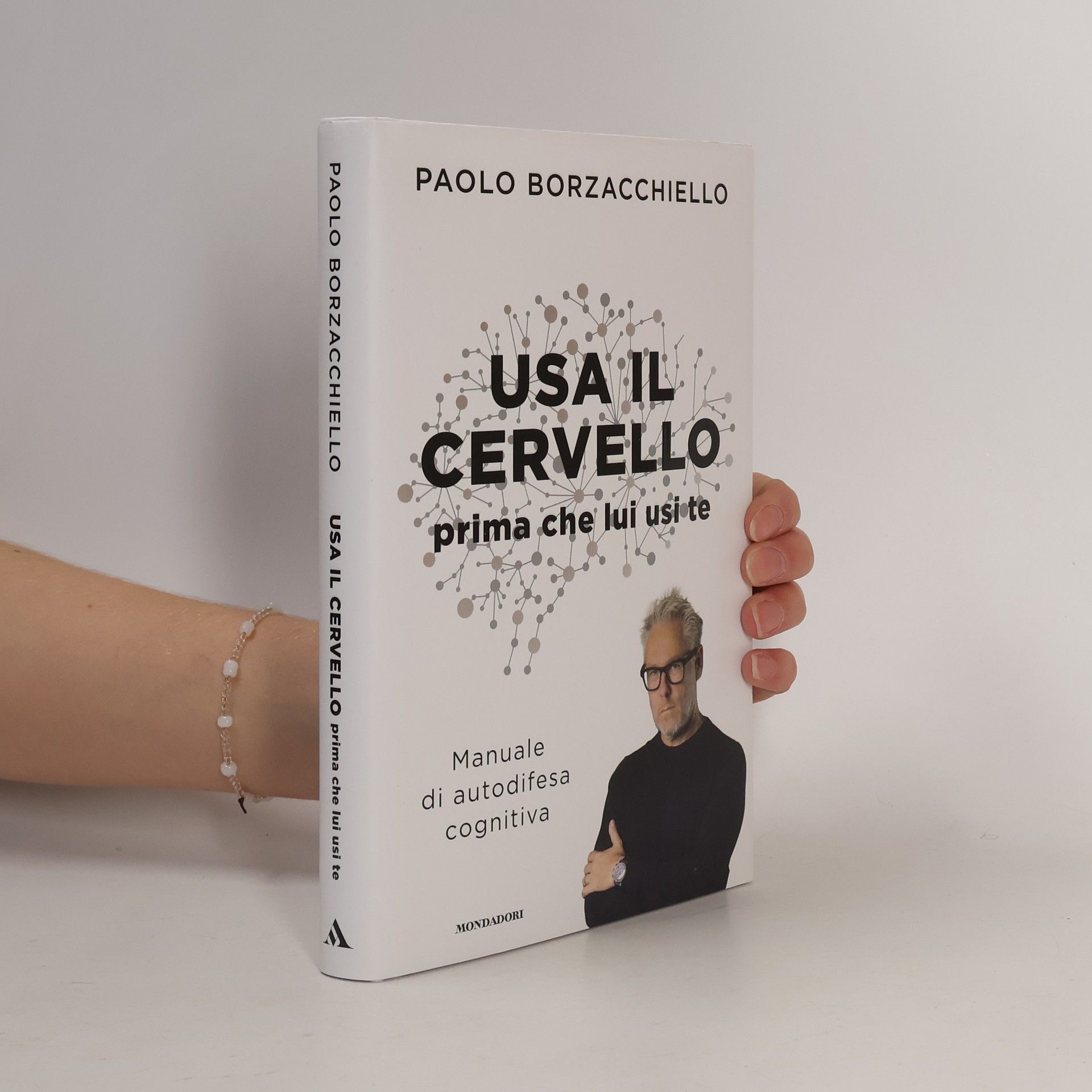 Usa il cervello prima che lui usi te