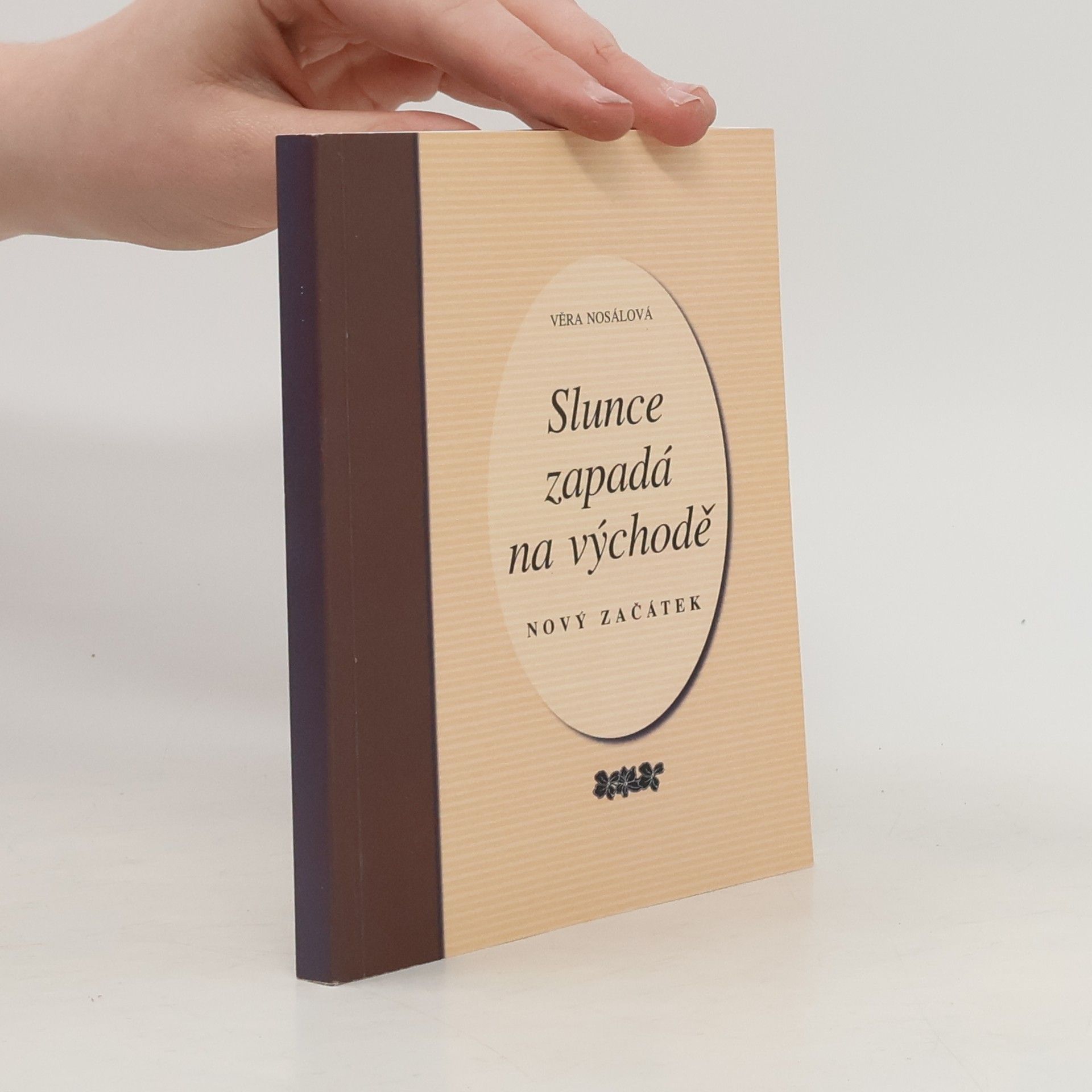 Věra Nosálová Slunce zapadá na východě
