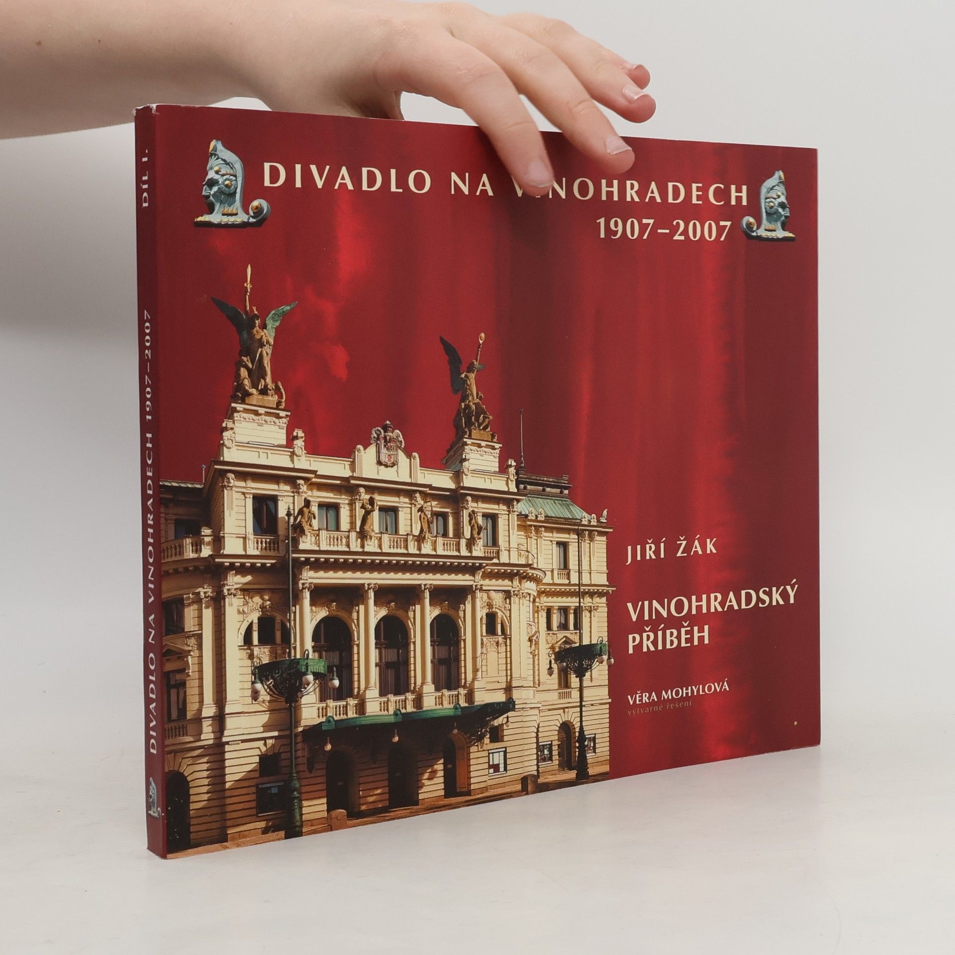 Věra Mohylová Divadlo na Vinohradech 1907-2007. Vinohradský příběh