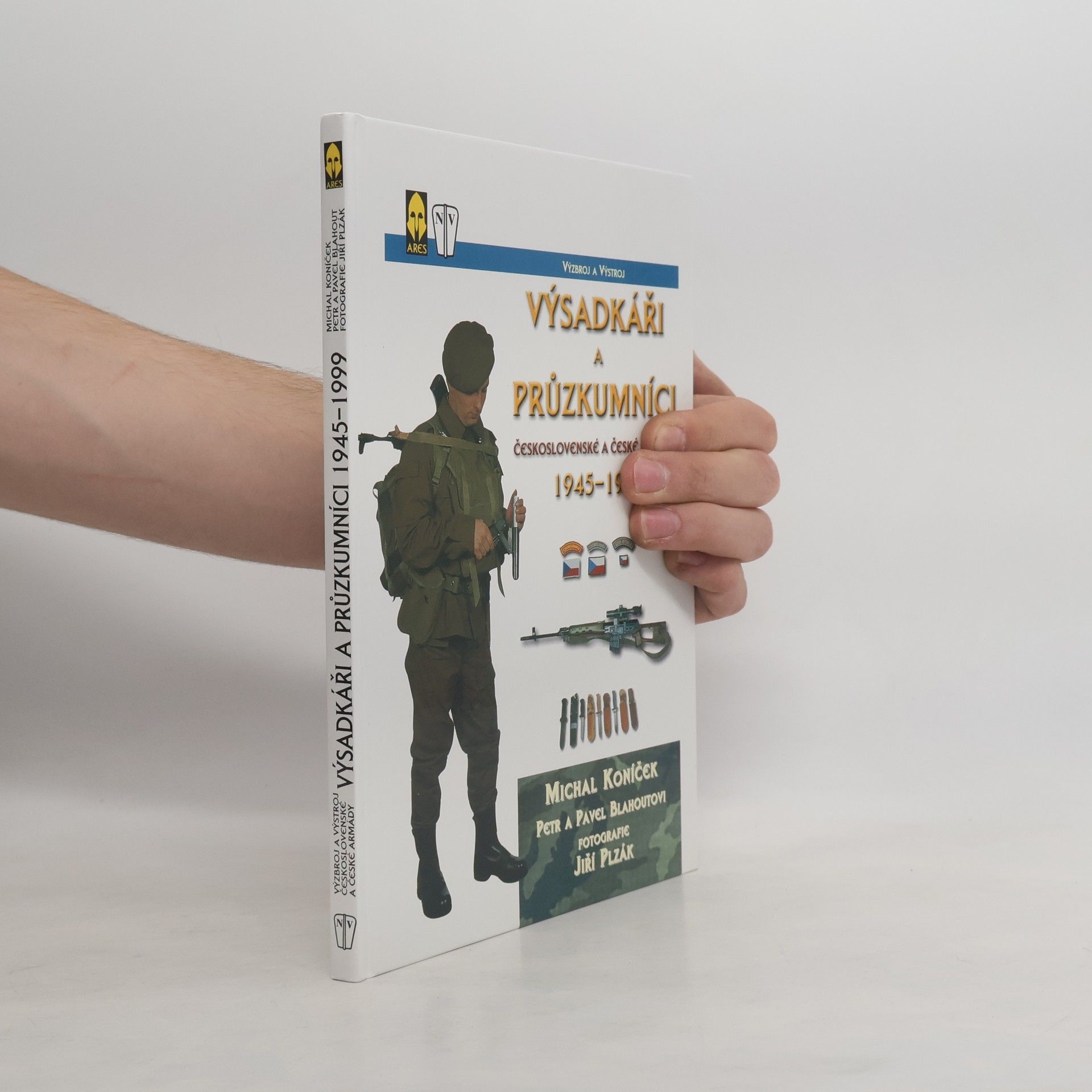 Petr Blahout Výsadkáři a průzkumníci Československé a České armády 1945-1999 : výzbroj a výstroj