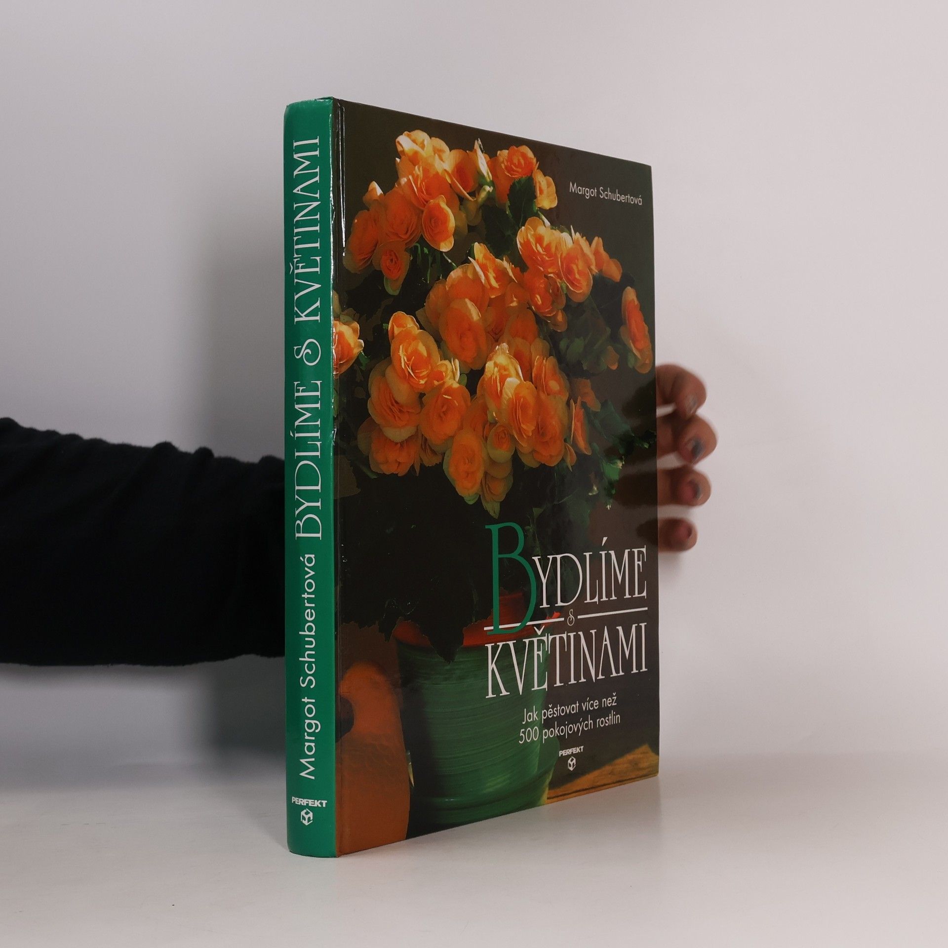 Margot Schubert Bydlíme s květinami