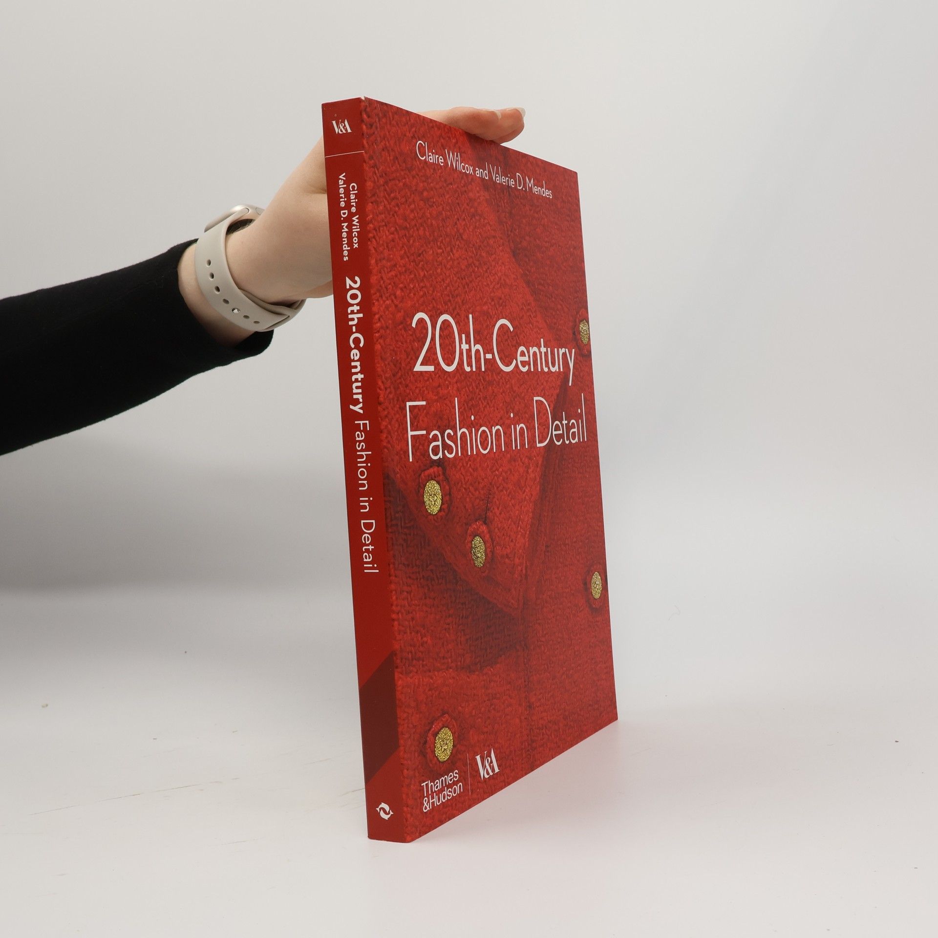 Valerie D. Mendes 20th-Century Fashion in Detail