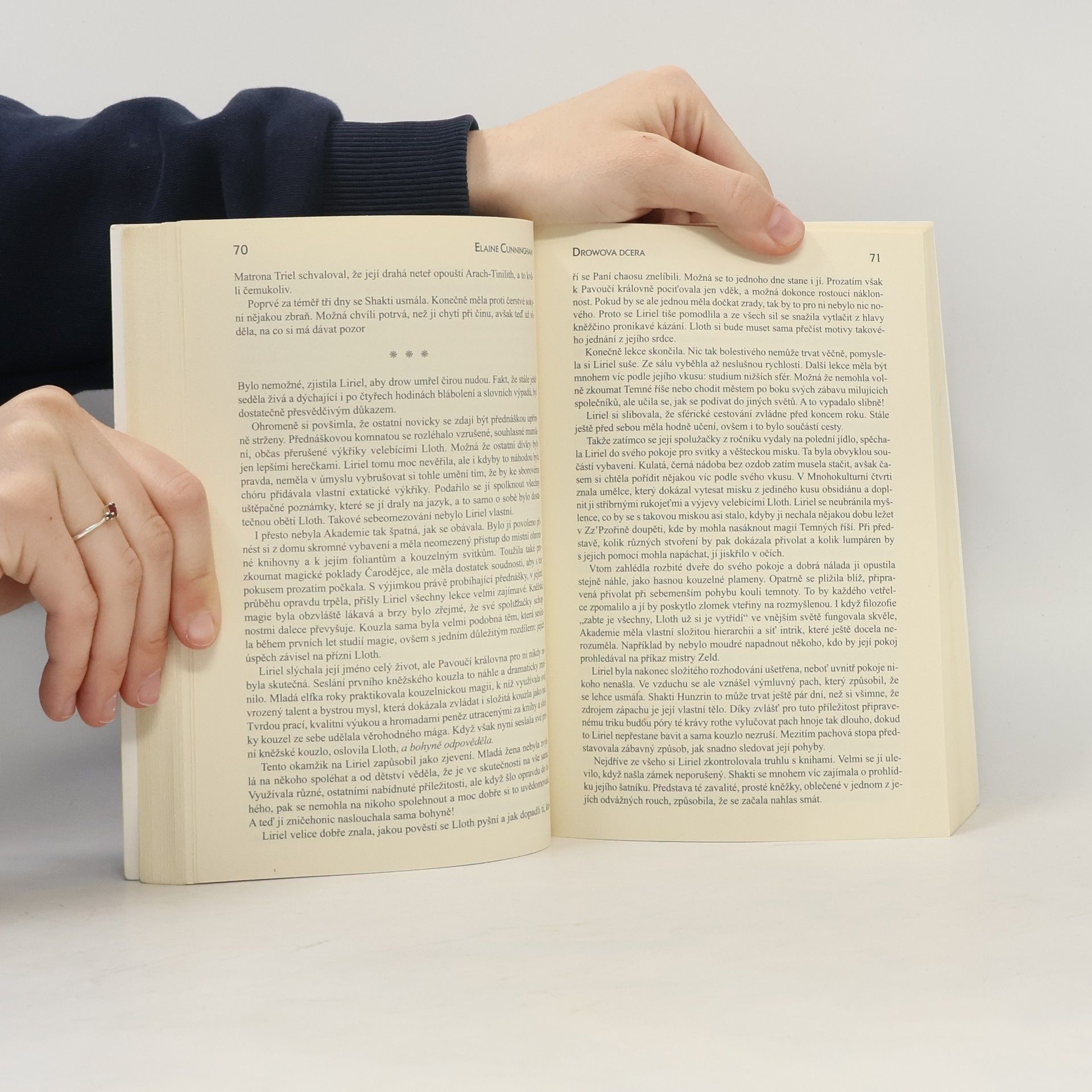 Elaine Cunningham Drowova dcera. Hvězdný třpyt a stíny (1. díl)