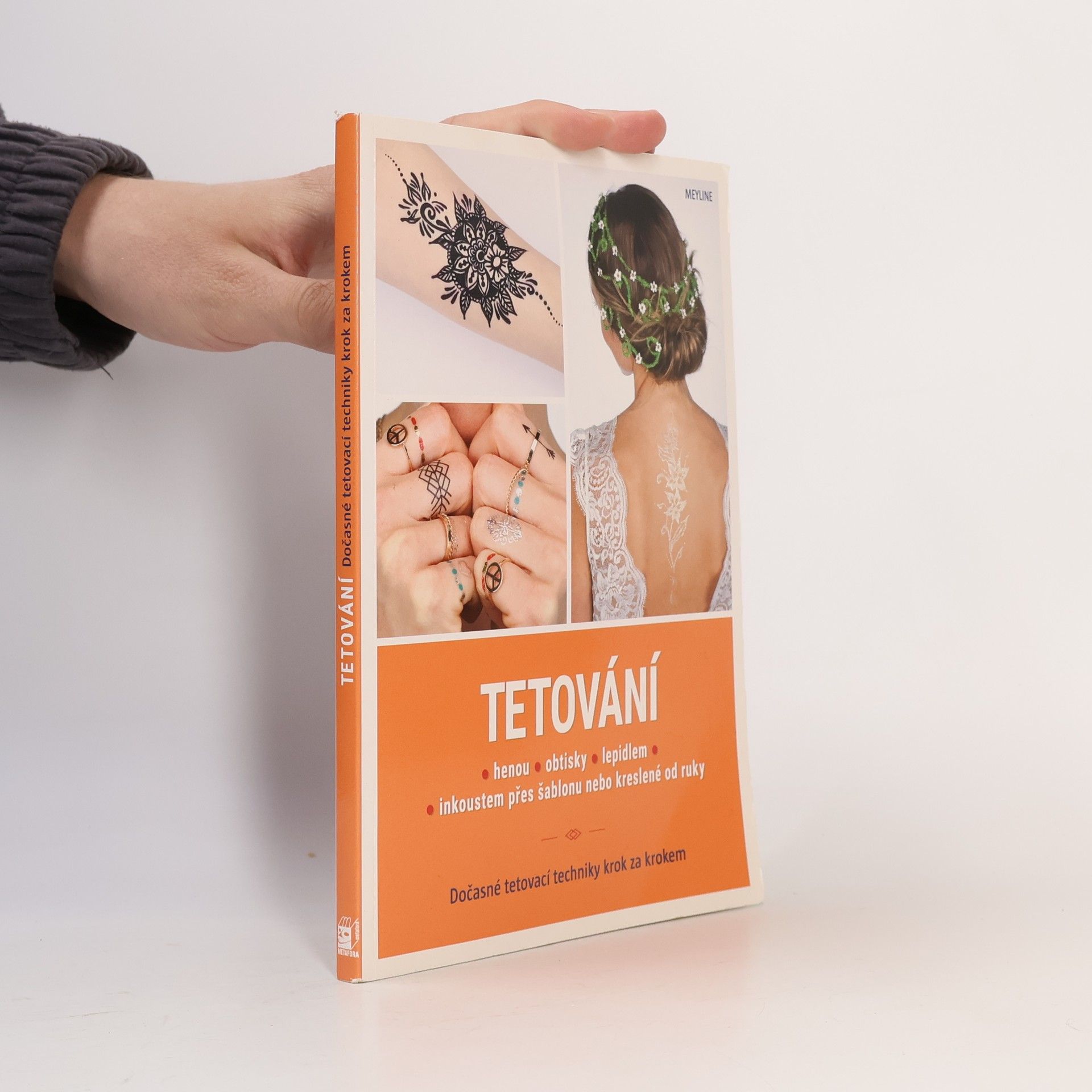 Aurélie Laurent Tetování : hennou, obtisky, lepidlem, inkoustem přes šablonu nebo kreslené od ruky : dočasné tetovací techniky krok za krokem