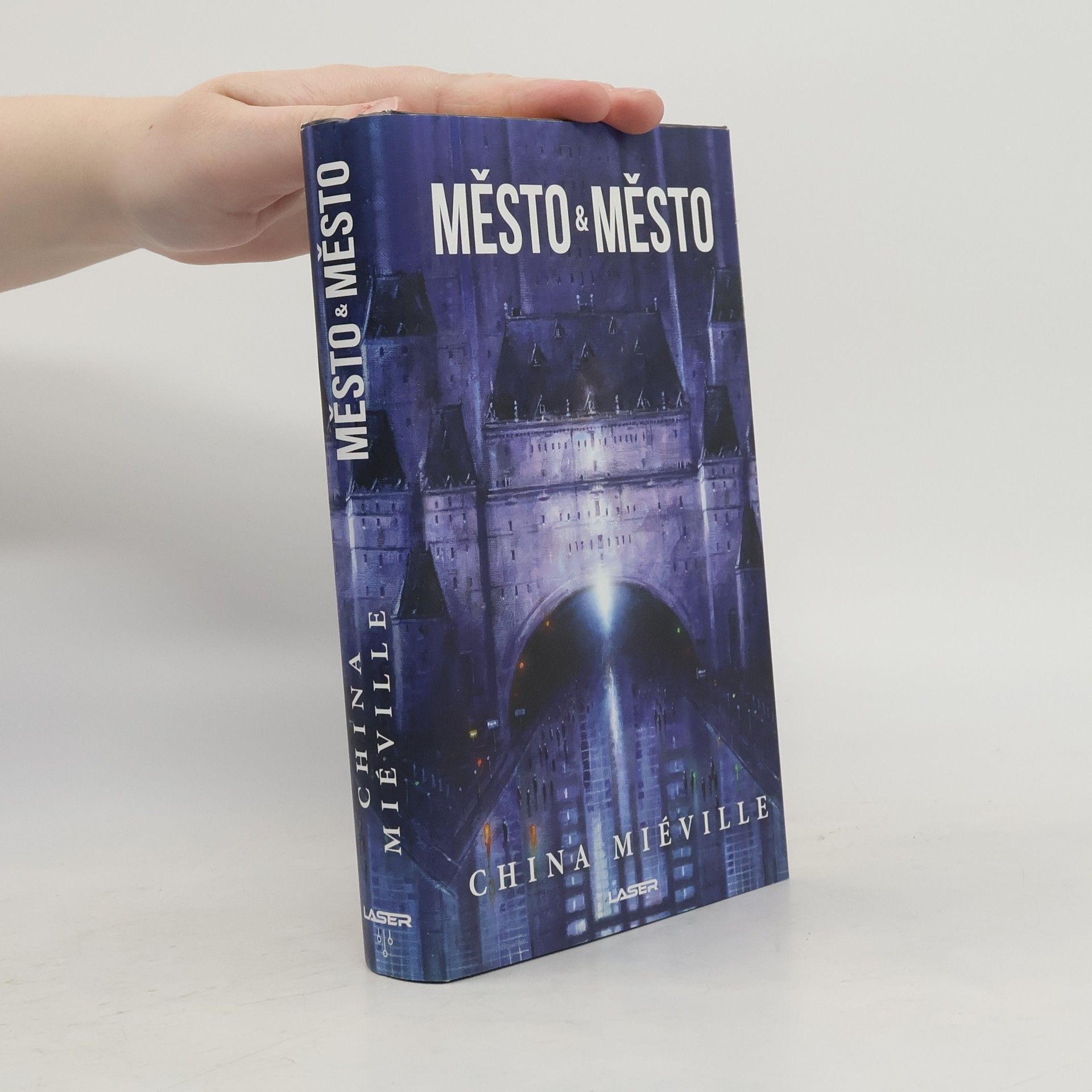 China Miéville Město & město