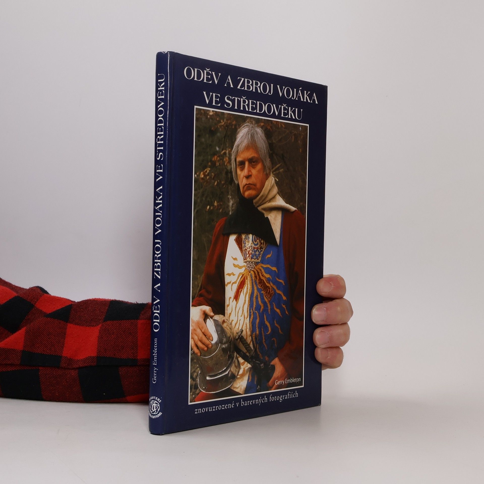 G. A. Gerry A. Embleton Oděv a zbroj vojáka ve středověku