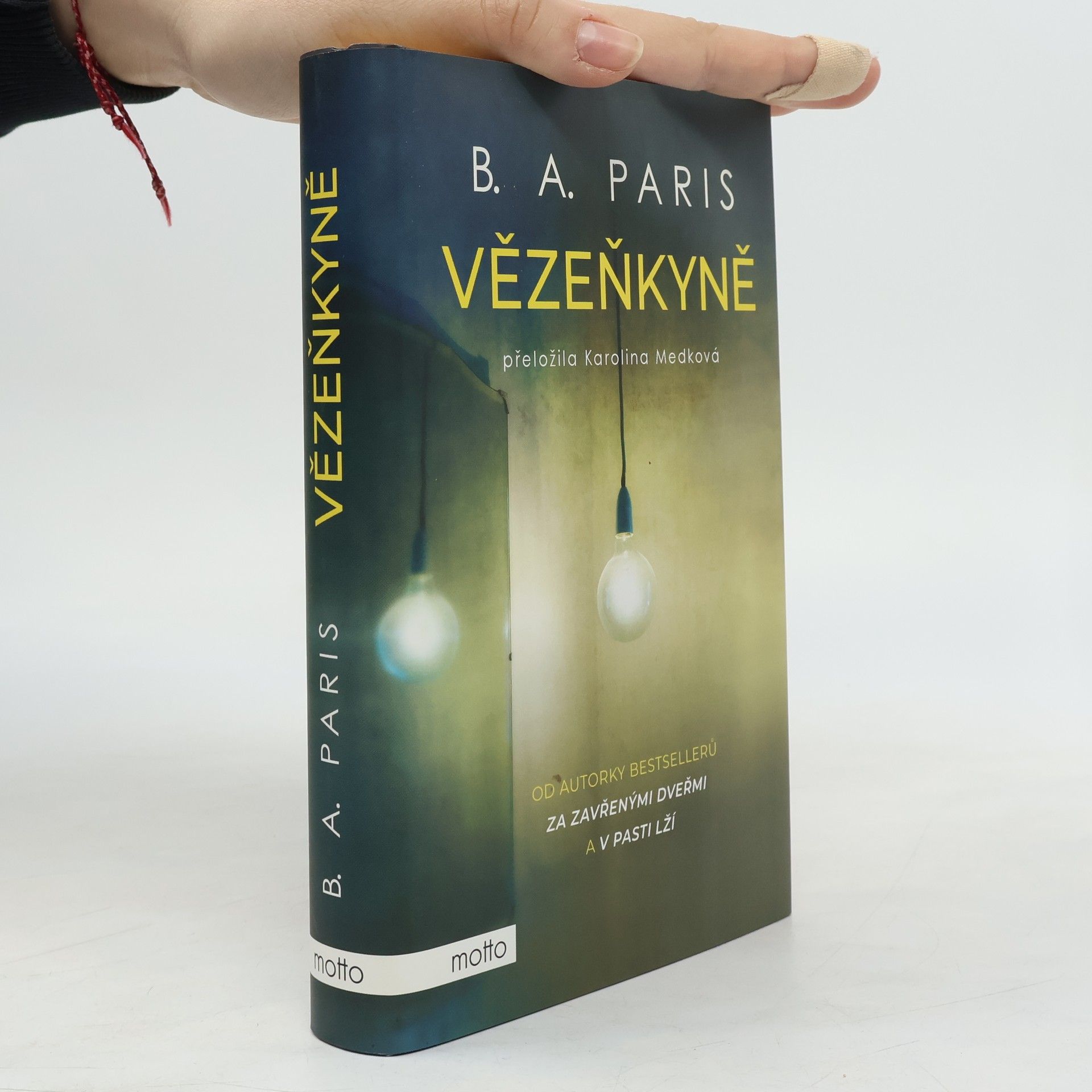 B.A. Paris Vězenkyně