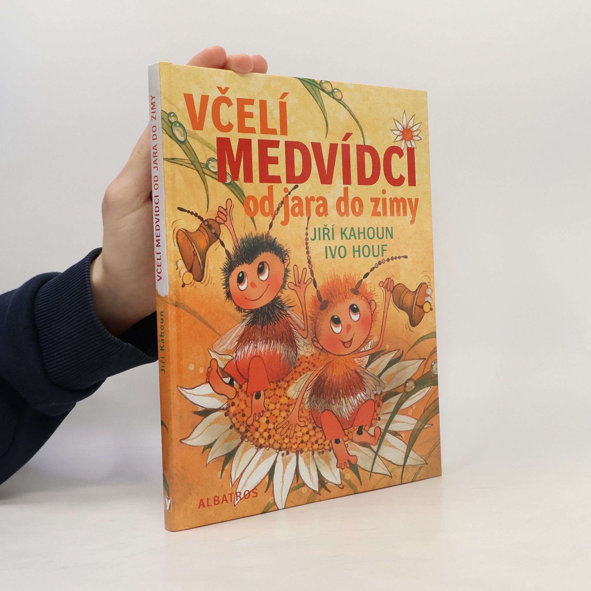 Ivo Houf Včelí medvídci od jara do zimy