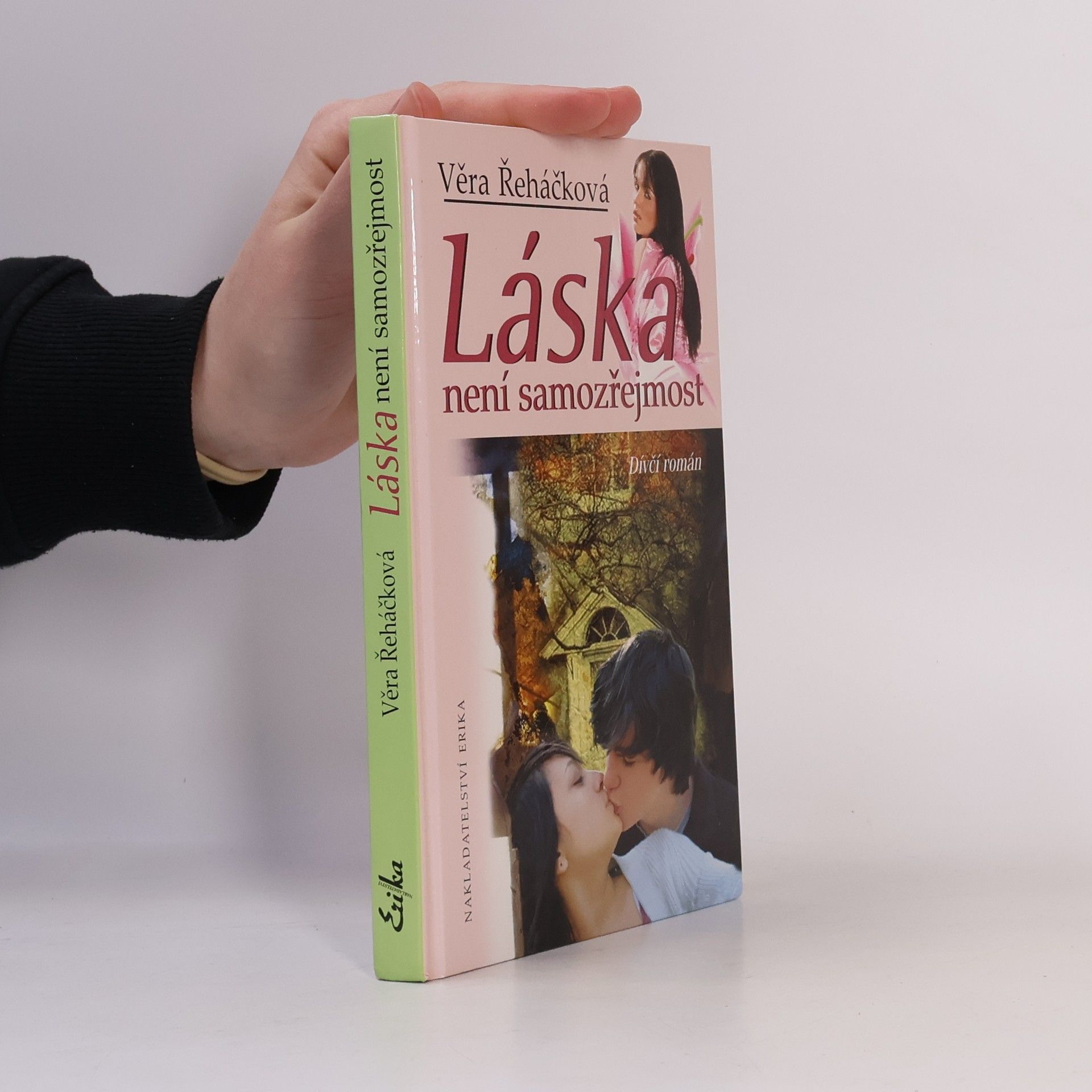 Věra Řeháčková Láska není samozřejmost: Dívčí román