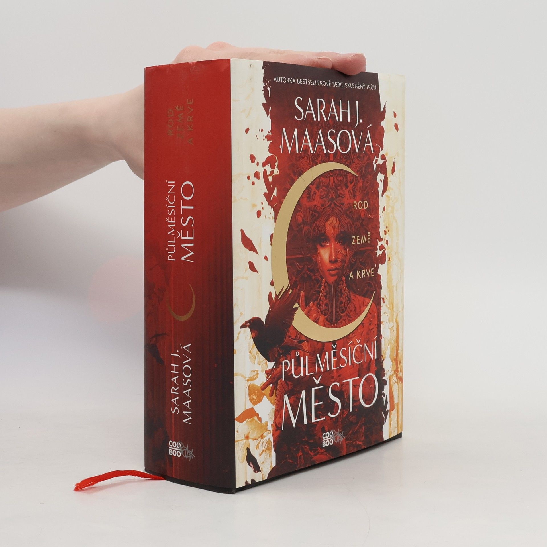 Sarah J. Maas Půlměsíční město. Rod země a krve