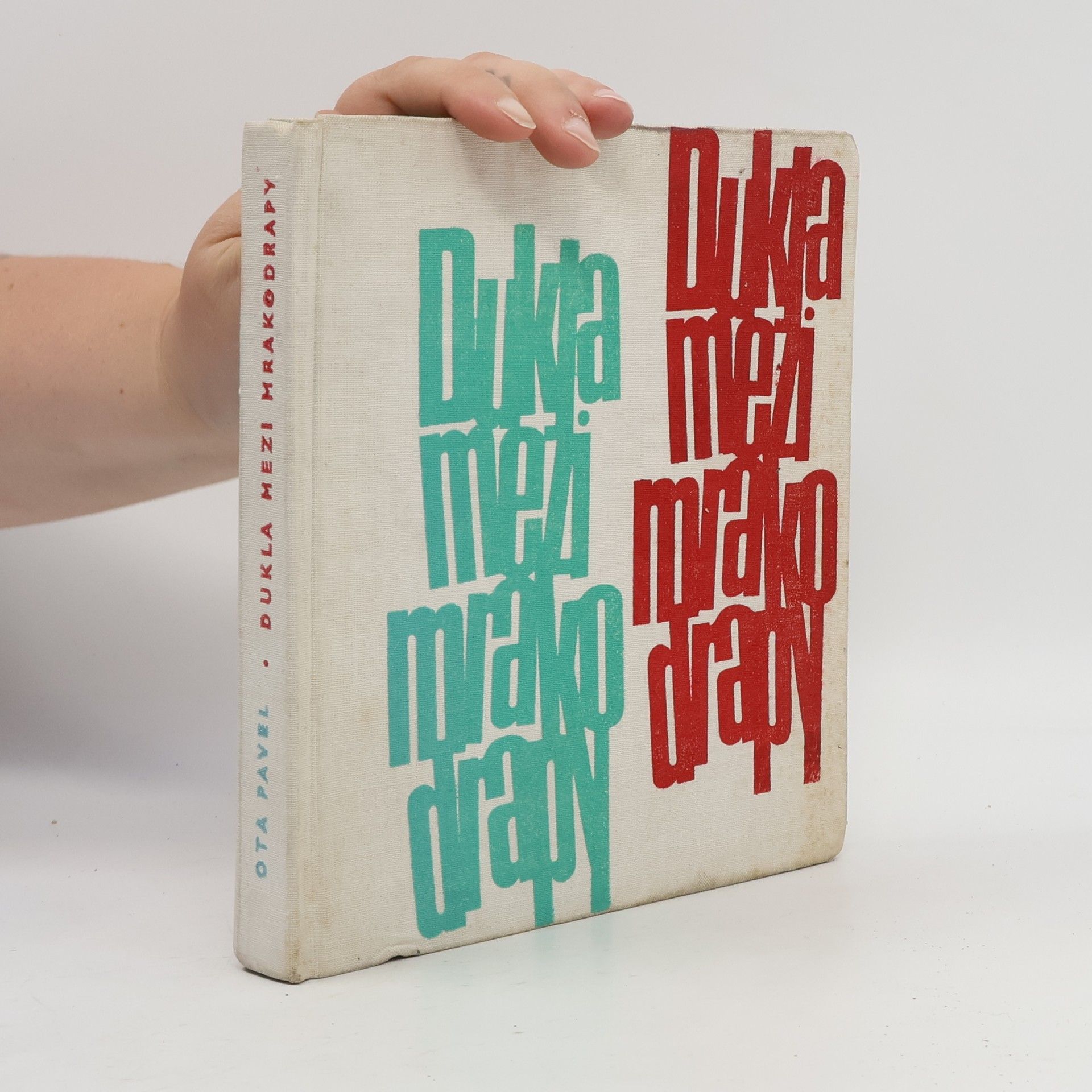 Ota Pavel Dukla mezi mrakodrapy