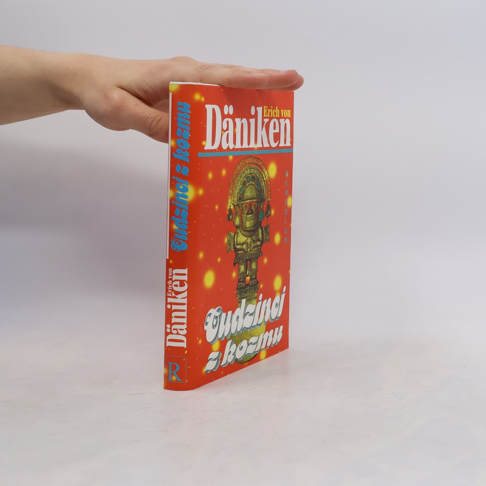 Erich von Däniken Cudzinci z kozmu