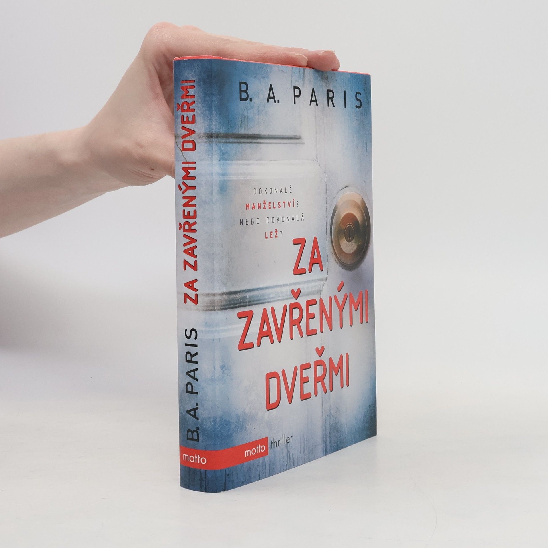 B.A. Paris Za zavřenými dveřmi