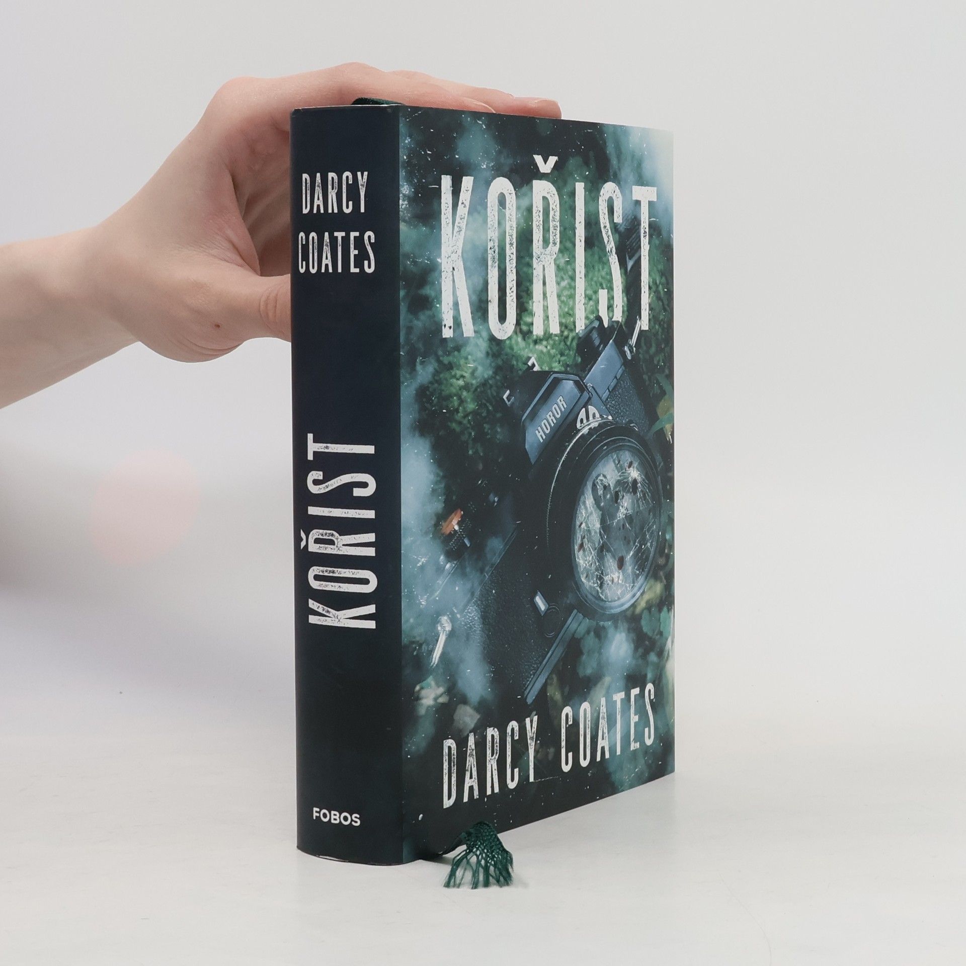 Darcy Coates Kořist