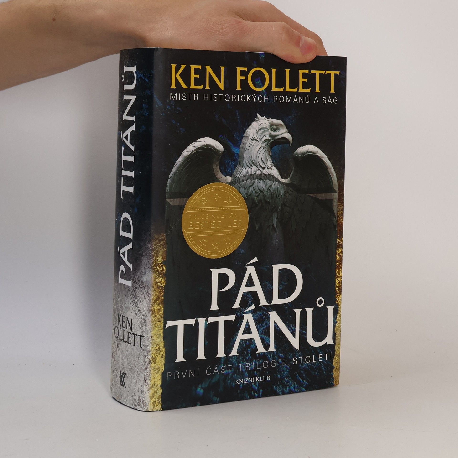 Ken Follett Pád titánů
