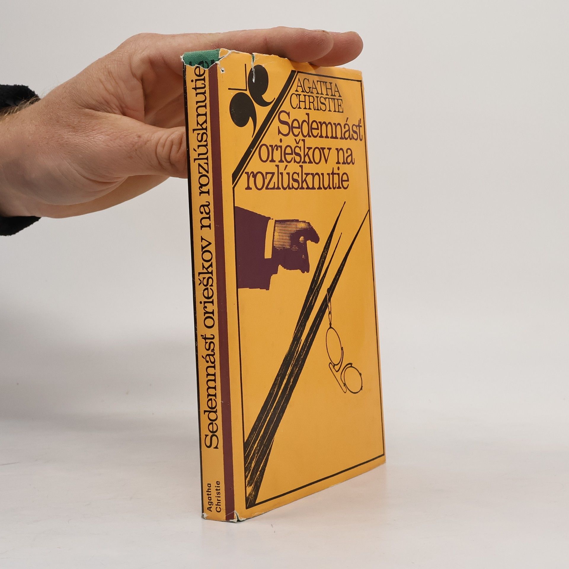 Agatha Christie Sedemnásť orieškov na rozlúsknutie