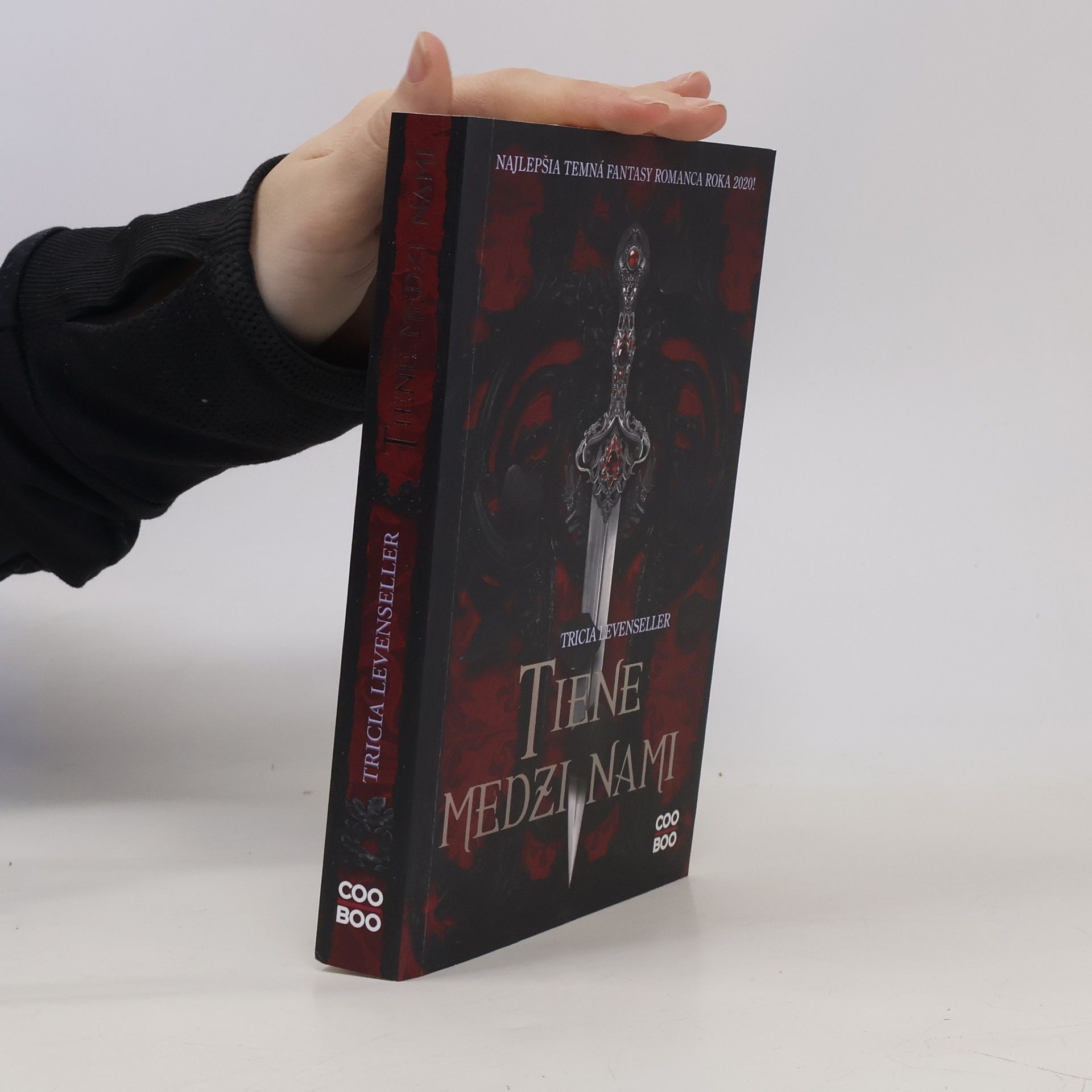 Tricia Levenseller Tiene medzi nami