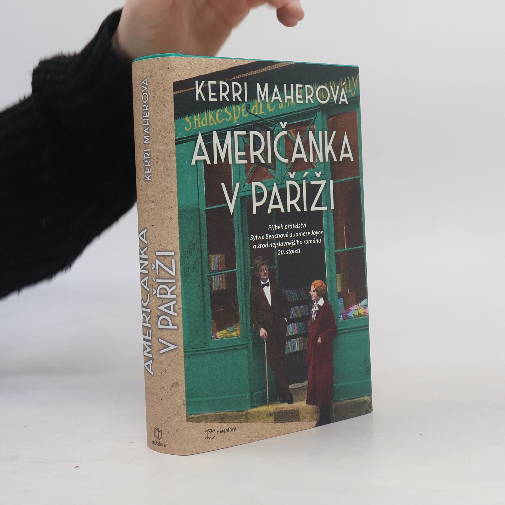 Kerri Maher Američanka v paříži